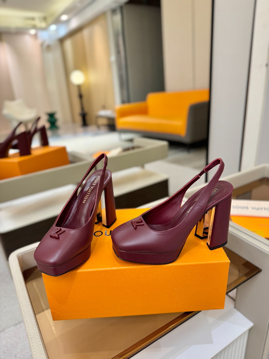 L✔️ 家 专柜 走秀款水台后空单鞋、官网系列、同步更新、完美楦型+小V扣+水台设计、再现经典、款式简单