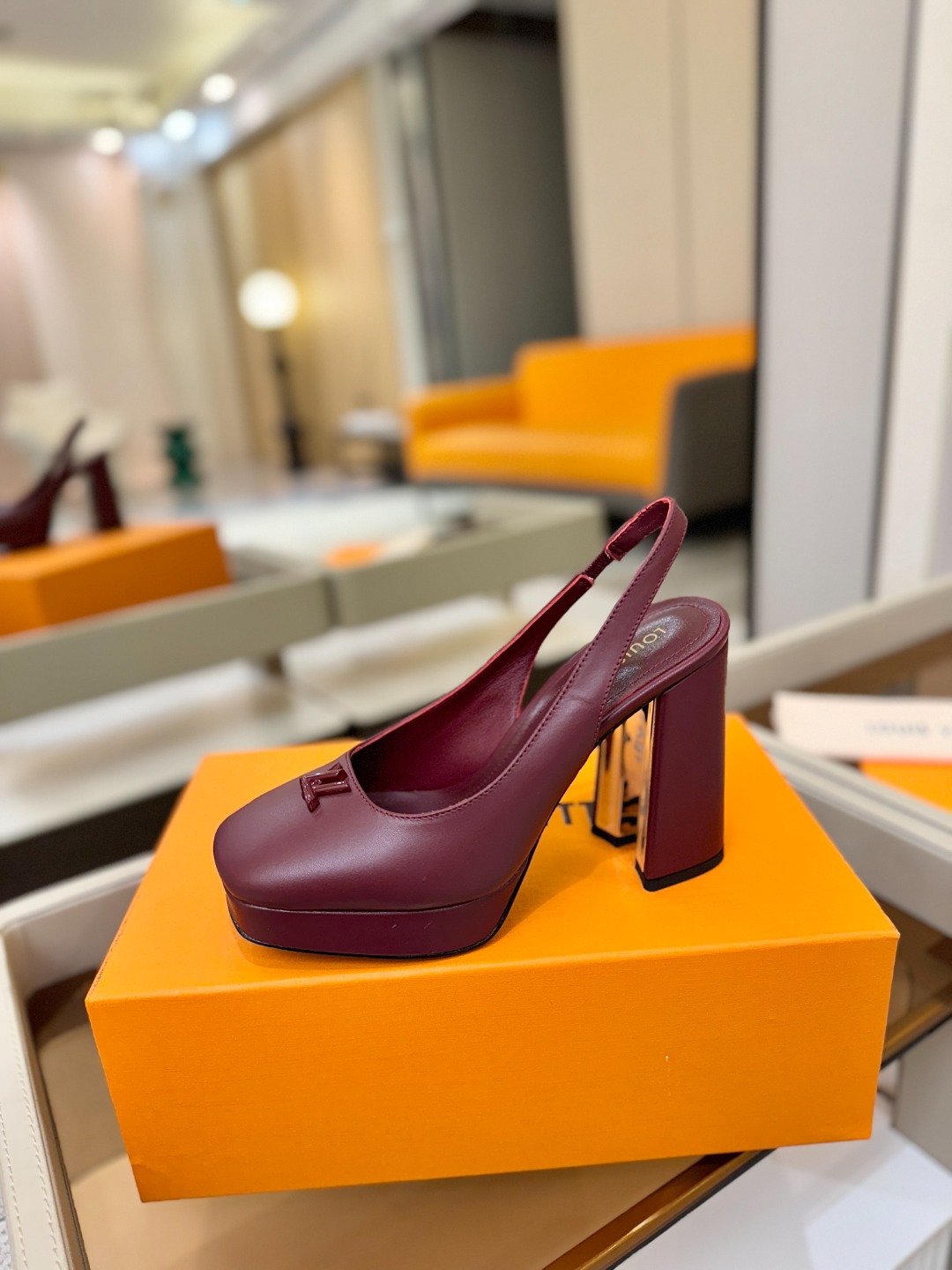 L✔️ 家 专柜 走秀款水台后空单鞋、官网系列、同步更新、完美楦型+小V扣+水台设计、再现经典、款式简单