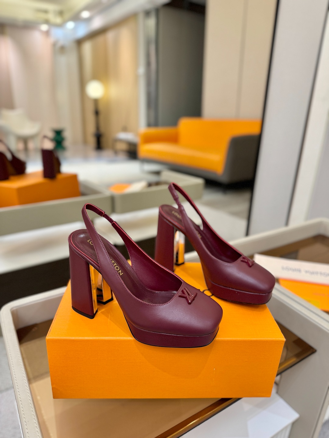 L✔️ 家 专柜 走秀款水台后空单鞋、官网系列、同步更新、完美楦型+小V扣+水台设计、再现经典、款式简单