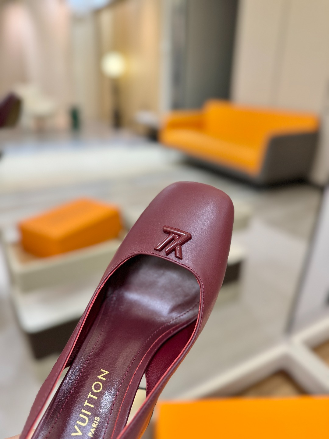 L✔️ 家 专柜 走秀款水台后空单鞋、官网系列、同步更新、完美楦型+小V扣+水台设计、再现经典、款式简单