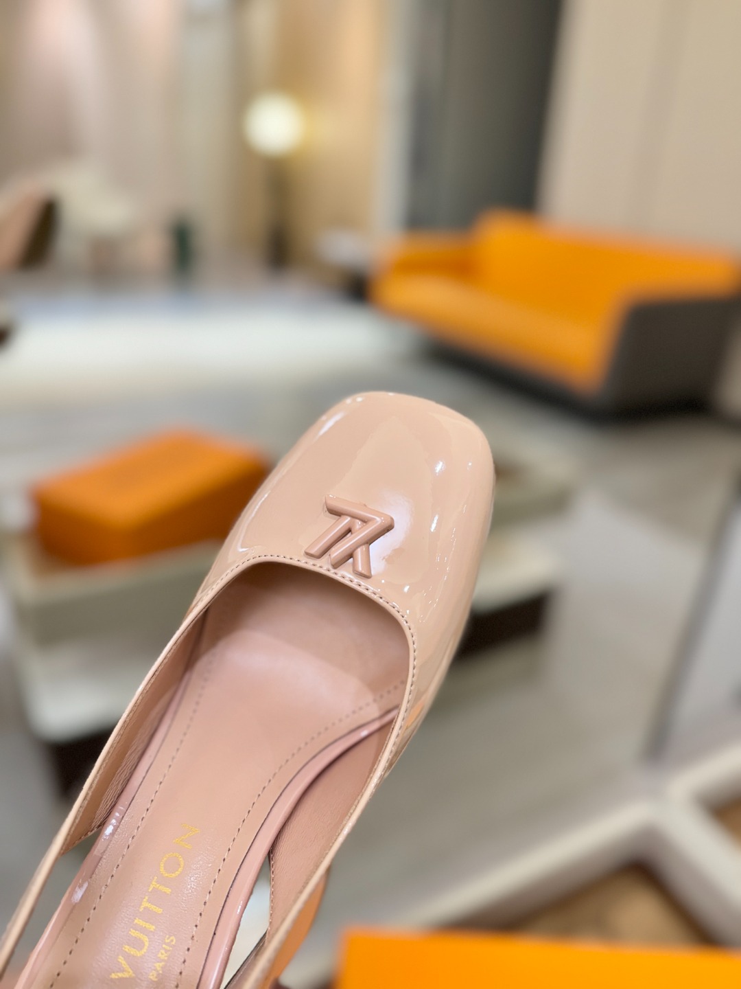 L✔️ 家 专柜 走秀款水台后空单鞋、官网系列、同步更新、完美楦型+小V扣+水台设计、再现经典、款式简单