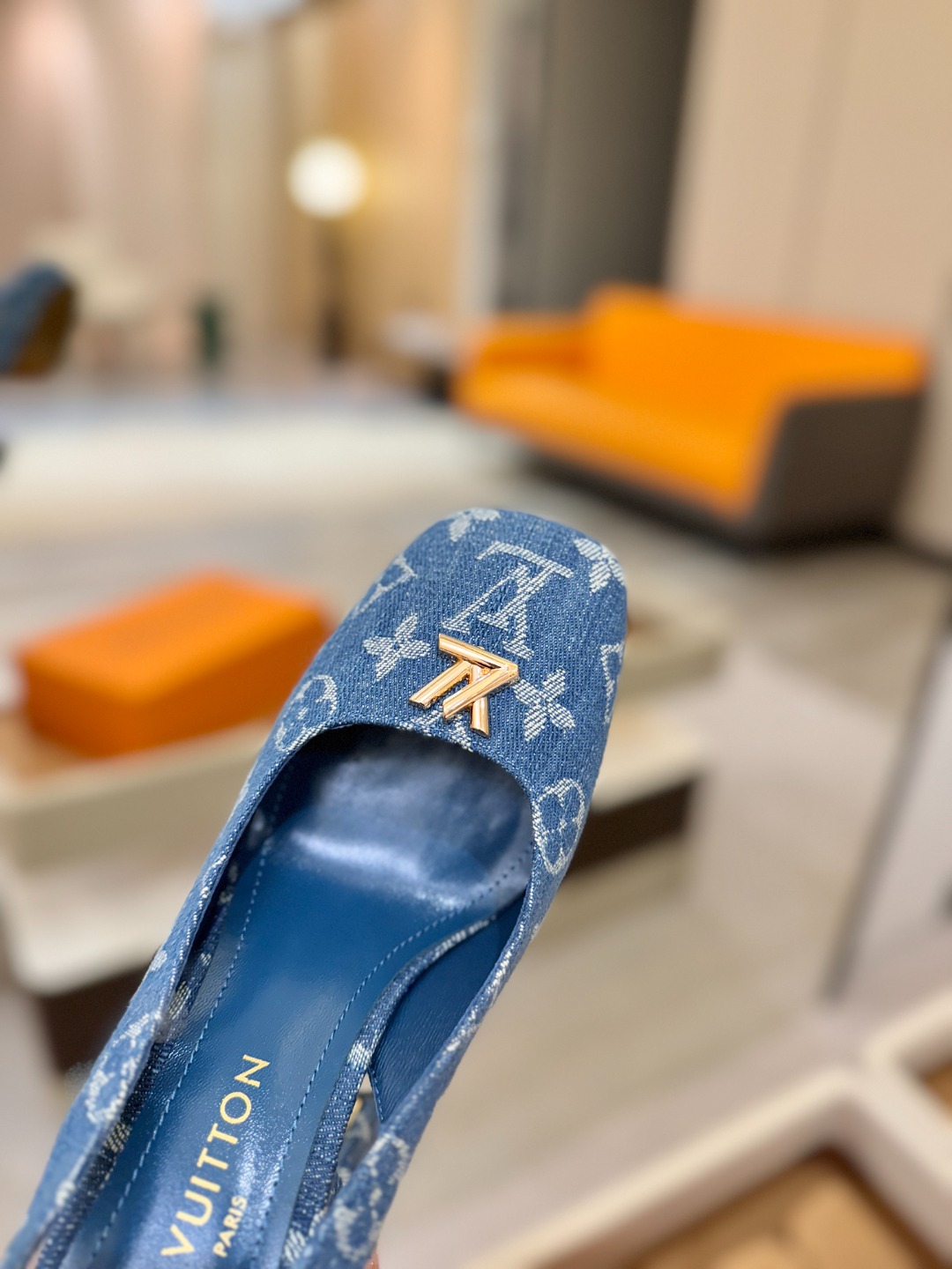 L✔️ 家 专柜 走秀款水台后空单鞋、官网系列、同步更新、完美楦型+小V扣+水台设计、再现经典、款式简单