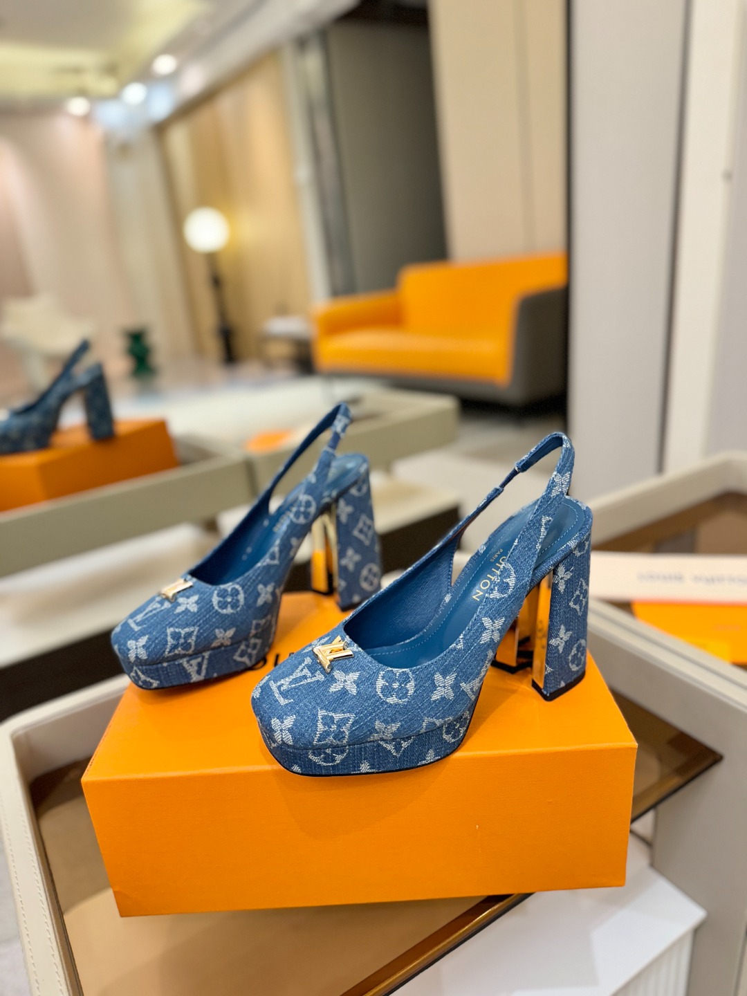 L✔️ 家 专柜 走秀款水台后空单鞋、官网系列、同步更新、完美楦型+小V扣+水台设计、再现经典、款式简单