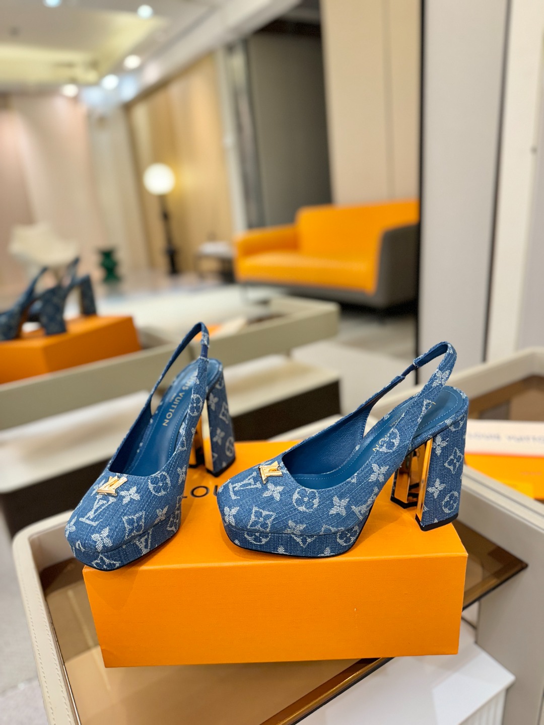 L✔️ 家 专柜 走秀款水台后空单鞋、官网系列、同步更新、完美楦型+小V扣+水台设计、再现经典、款式简单