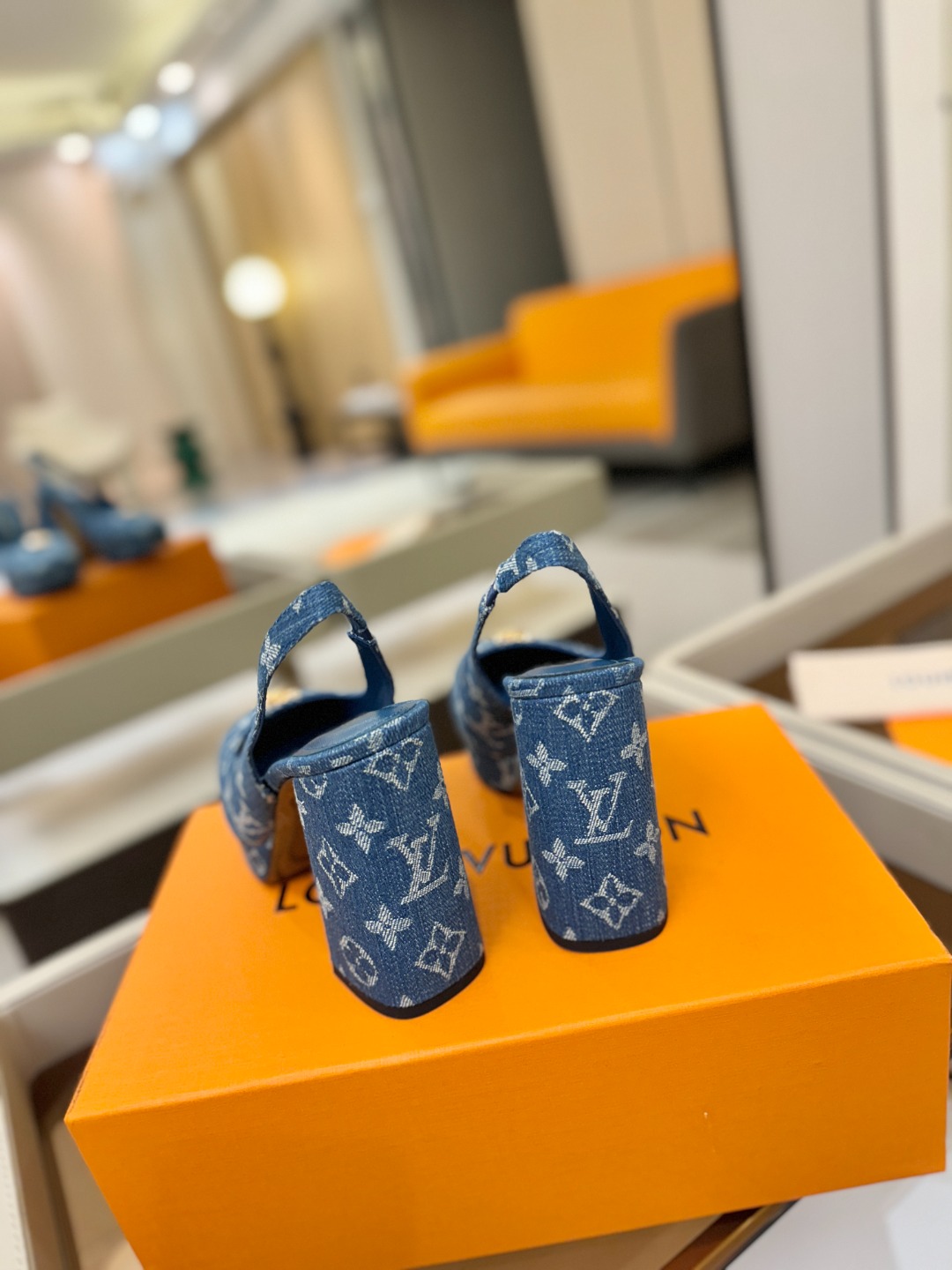 L✔️ 家 专柜 走秀款水台后空单鞋、官网系列、同步更新、完美楦型+小V扣+水台设计、再现经典、款式简单