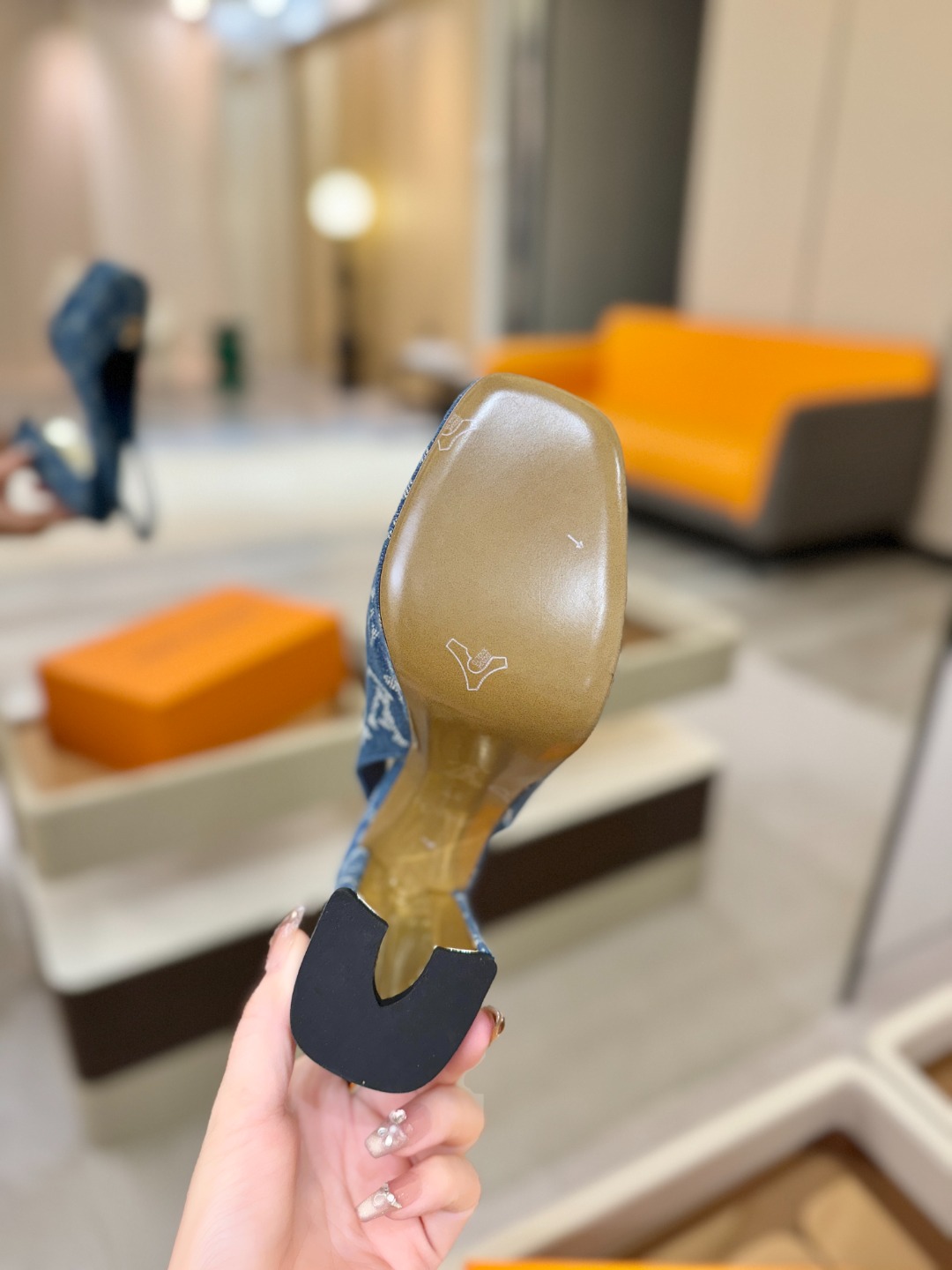 L✔️ 家 专柜 走秀款水台后空单鞋、官网系列、同步更新、完美楦型+小V扣+水台设计、再现经典、款式简单