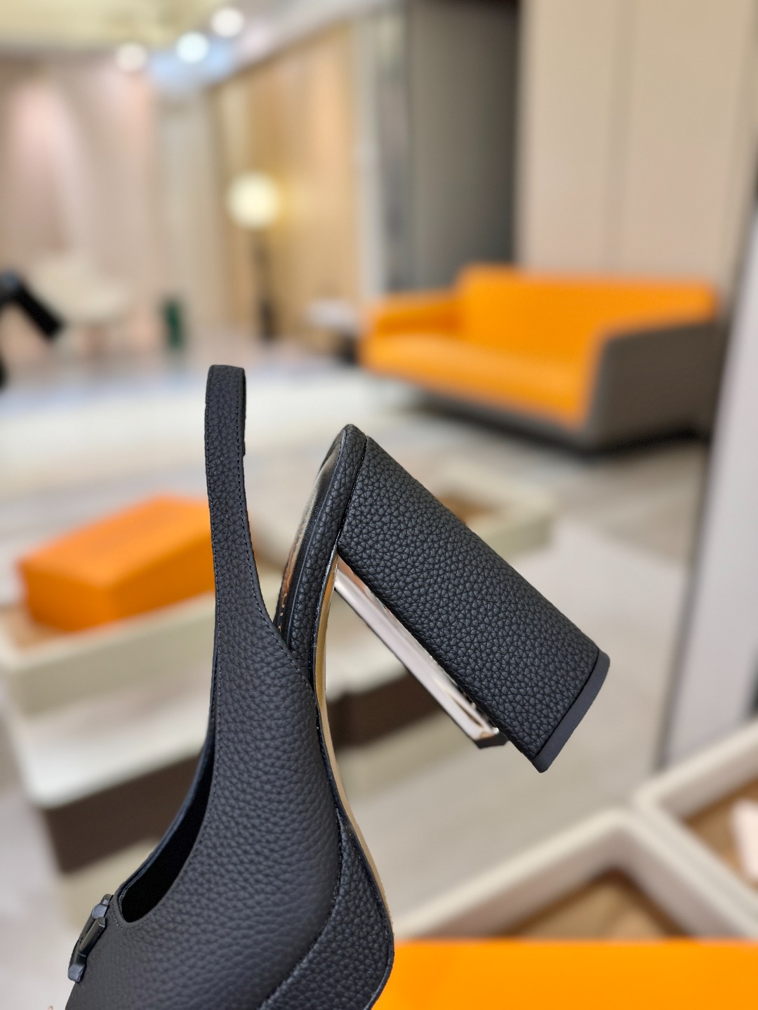 L✔️ 家 专柜 走秀款水台后空单鞋、官网系列、同步更新、完美楦型+小V扣+水台设计、再现经典、款式简单