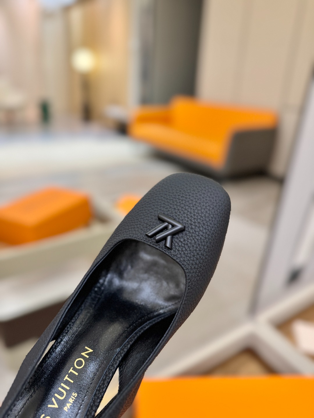 L✔️ 家 专柜 走秀款水台后空单鞋、官网系列、同步更新、完美楦型+小V扣+水台设计、再现经典、款式简单