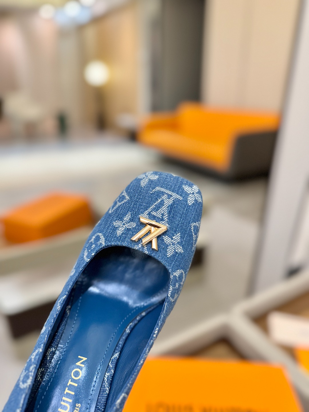 L✔️ 家 专柜 走秀款水台单鞋、官网系列、同步更新、完美楦型+小V扣+水台设计、再现经典、款式简单大方