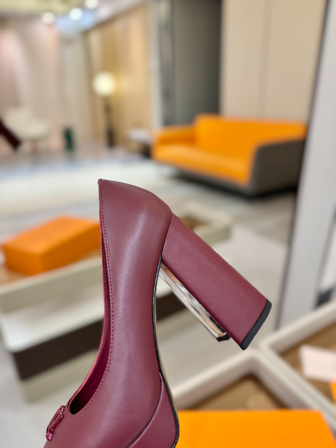 L✔️ 家 专柜 走秀款水台单鞋、官网系列、同步更新、完美楦型+小V扣+水台设计、再现经典、款式简单大方