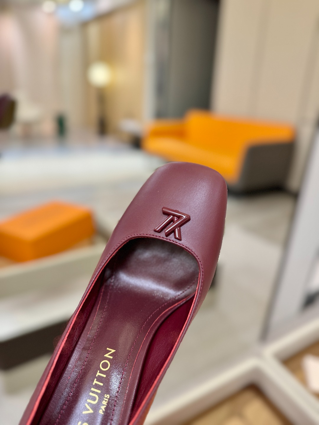 L✔️ 家 专柜 走秀款水台单鞋、官网系列、同步更新、完美楦型+小V扣+水台设计、再现经典、款式简单大方