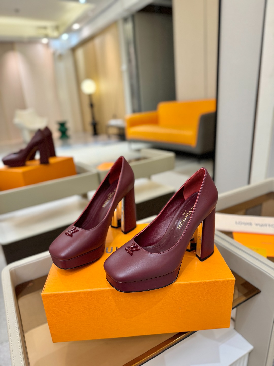 L✔️ 家 专柜 走秀款水台单鞋、官网系列、同步更新、完美楦型+小V扣+水台设计、再现经典、款式简单大方