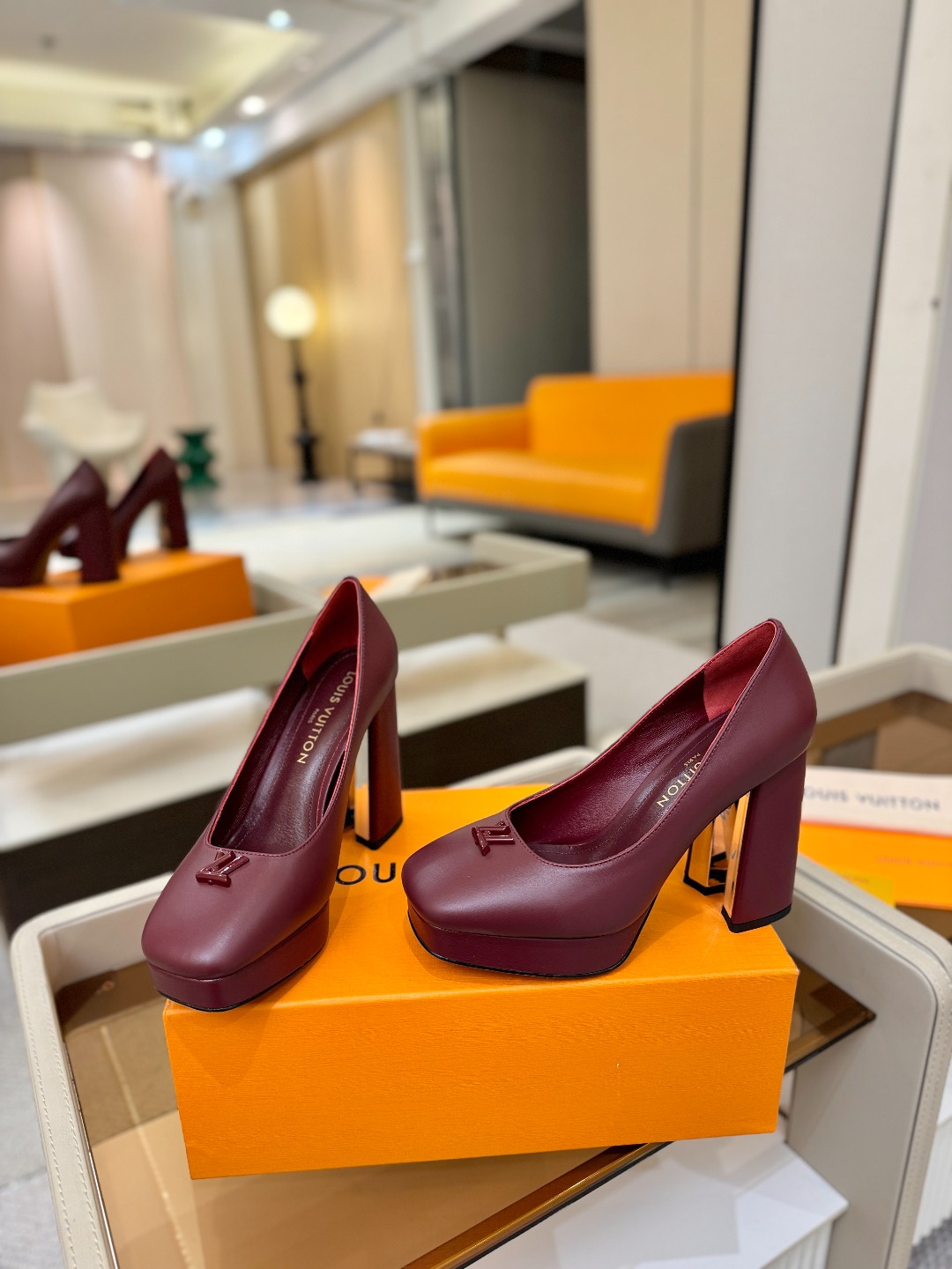 L✔️ 家 专柜 走秀款水台单鞋、官网系列、同步更新、完美楦型+小V扣+水台设计、再现经典、款式简单大方