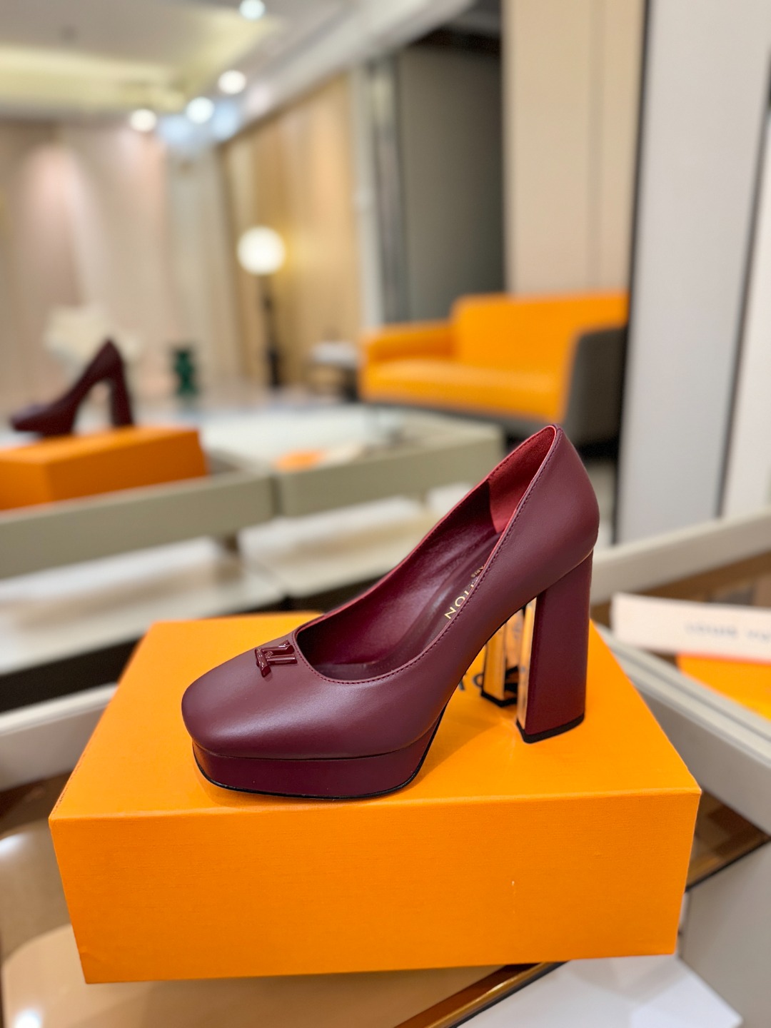 L✔️ 家 专柜 走秀款水台单鞋、官网系列、同步更新、完美楦型+小V扣+水台设计、再现经典、款式简单大方