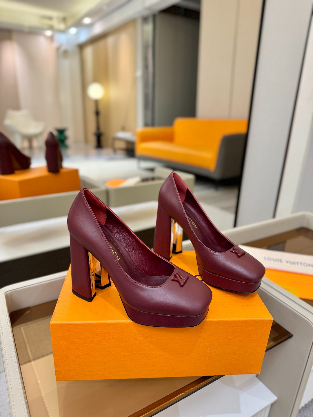 L✔️ 家 专柜 走秀款水台单鞋、官网系列、同步更新、完美楦型+小V扣+水台设计、再现经典、款式简单大方