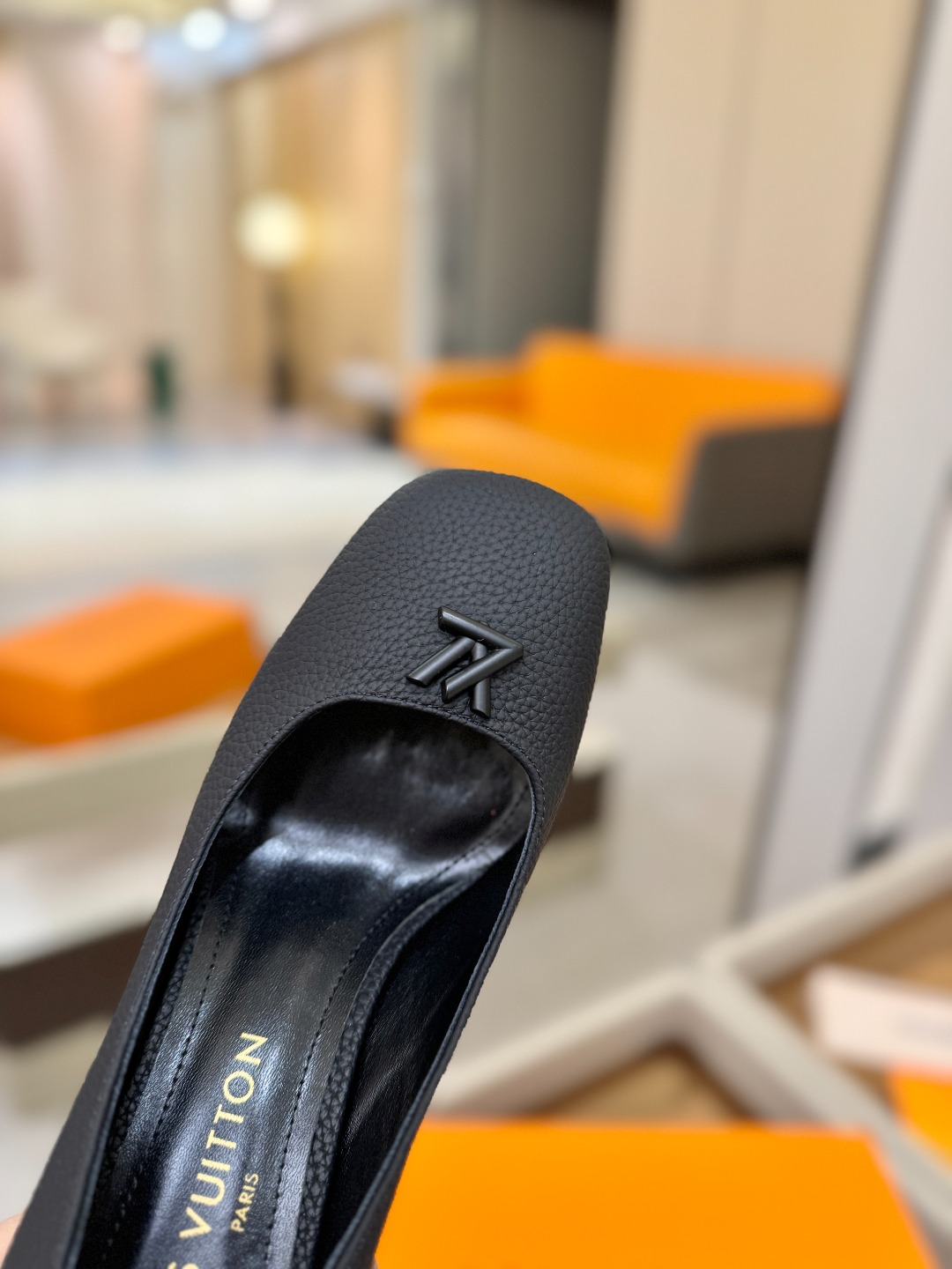 L✔️ 家 专柜 走秀款水台单鞋、官网系列、同步更新、完美楦型+小V扣+水台设计、再现经典、款式简单大方