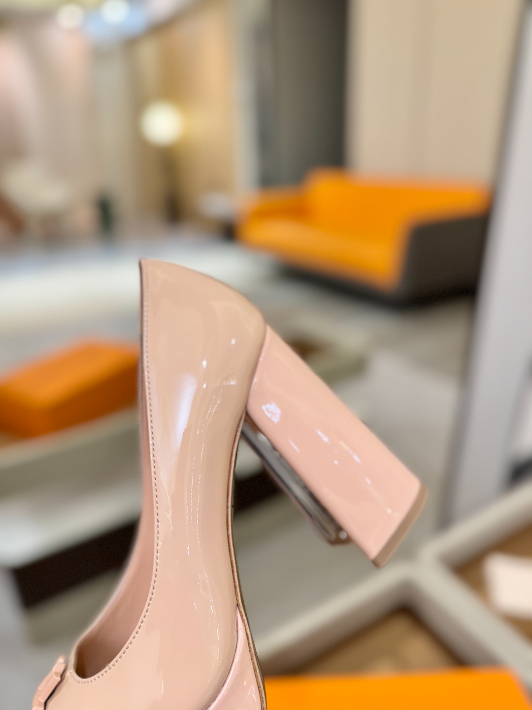 L✔️ 家 专柜 走秀款水台单鞋、官网系列、同步更新、完美楦型+小V扣+水台设计、再现经典、款式简单大方