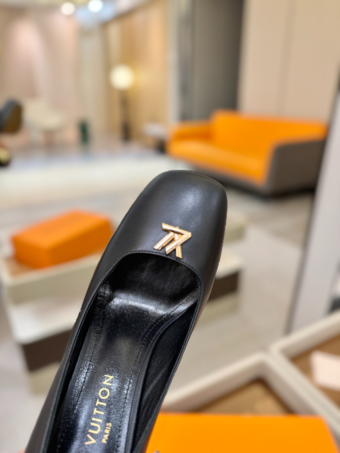 L✔️ 家 专柜 走秀款水台单鞋、官网系列、同步更新、完美楦型+小V扣+水台设计、再现经典、款式简单大方