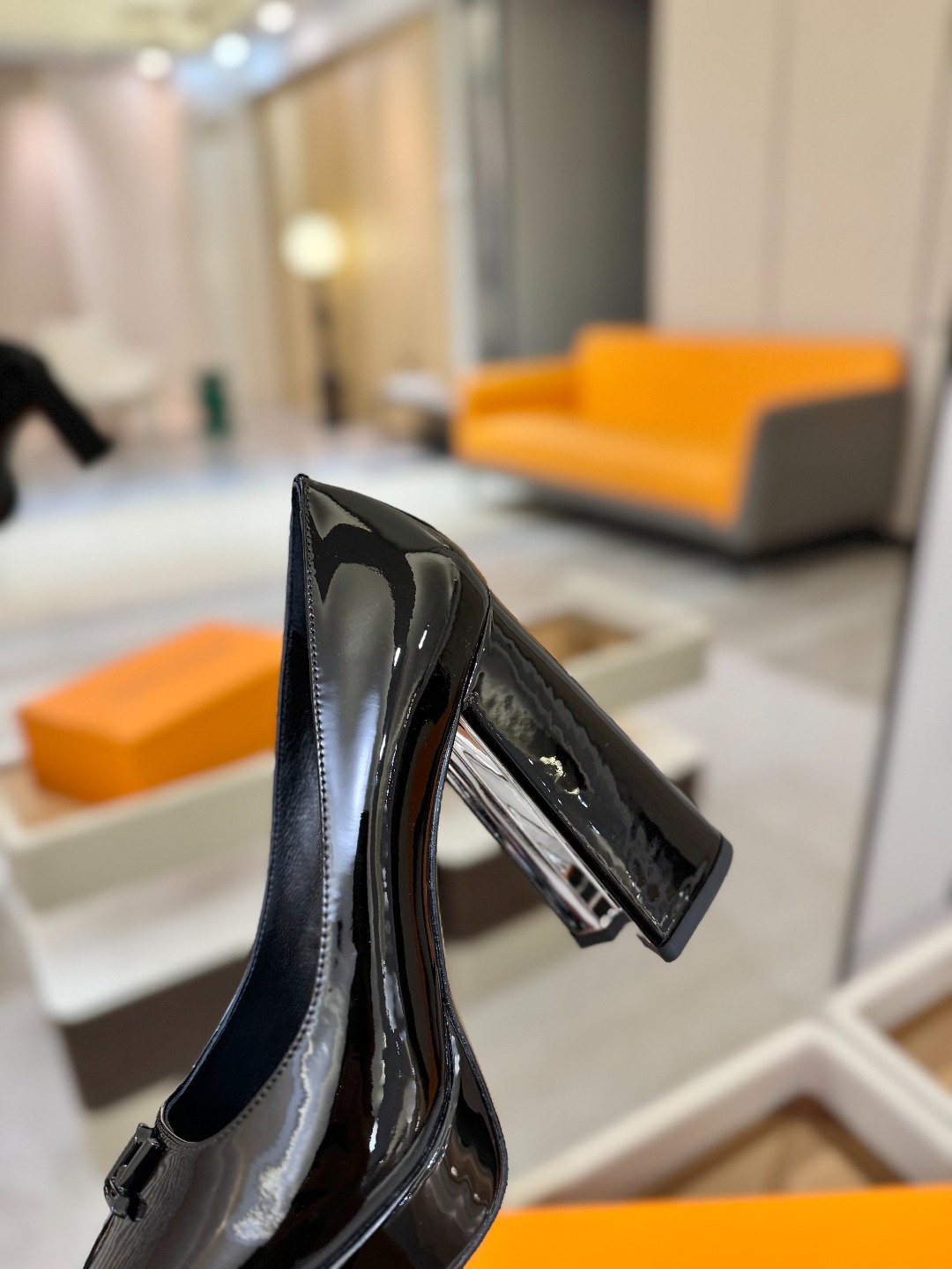 L✔️ 家 专柜 走秀款水台单鞋、官网系列、同步更新、完美楦型+小V扣+水台设计、再现经典、款式简单大方