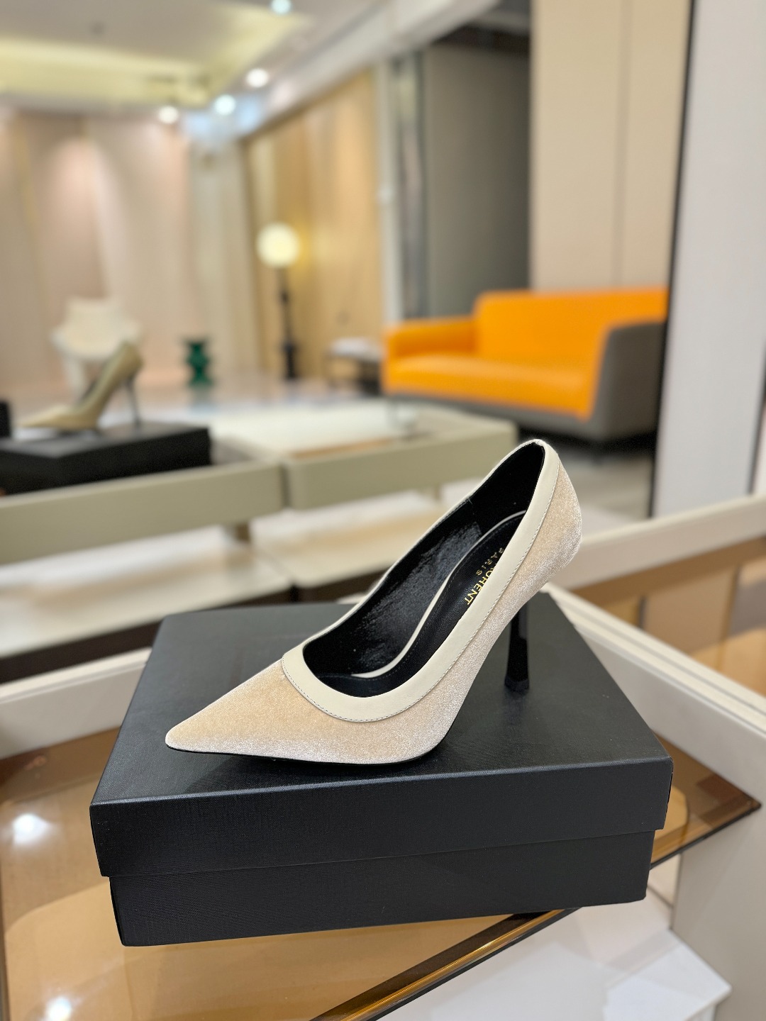 「𝗦𝗔𝗜𝗡𝗧 𝗟𝗔𝗨𝗥𝗘𝗡*」爆款来袭！！！圣罗兰高跟鞋YSL姐姐的美丽尤物高跟鞋 又是人间圣罗lan 