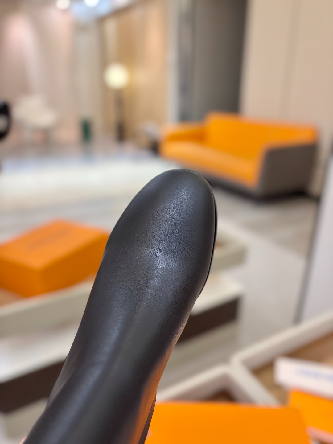 L✔️家 秋冬 专柜走秀6寸短靴、官网系列、同步更新、完美楦型+小V扣设计、再现经典、款式简单大方、走路