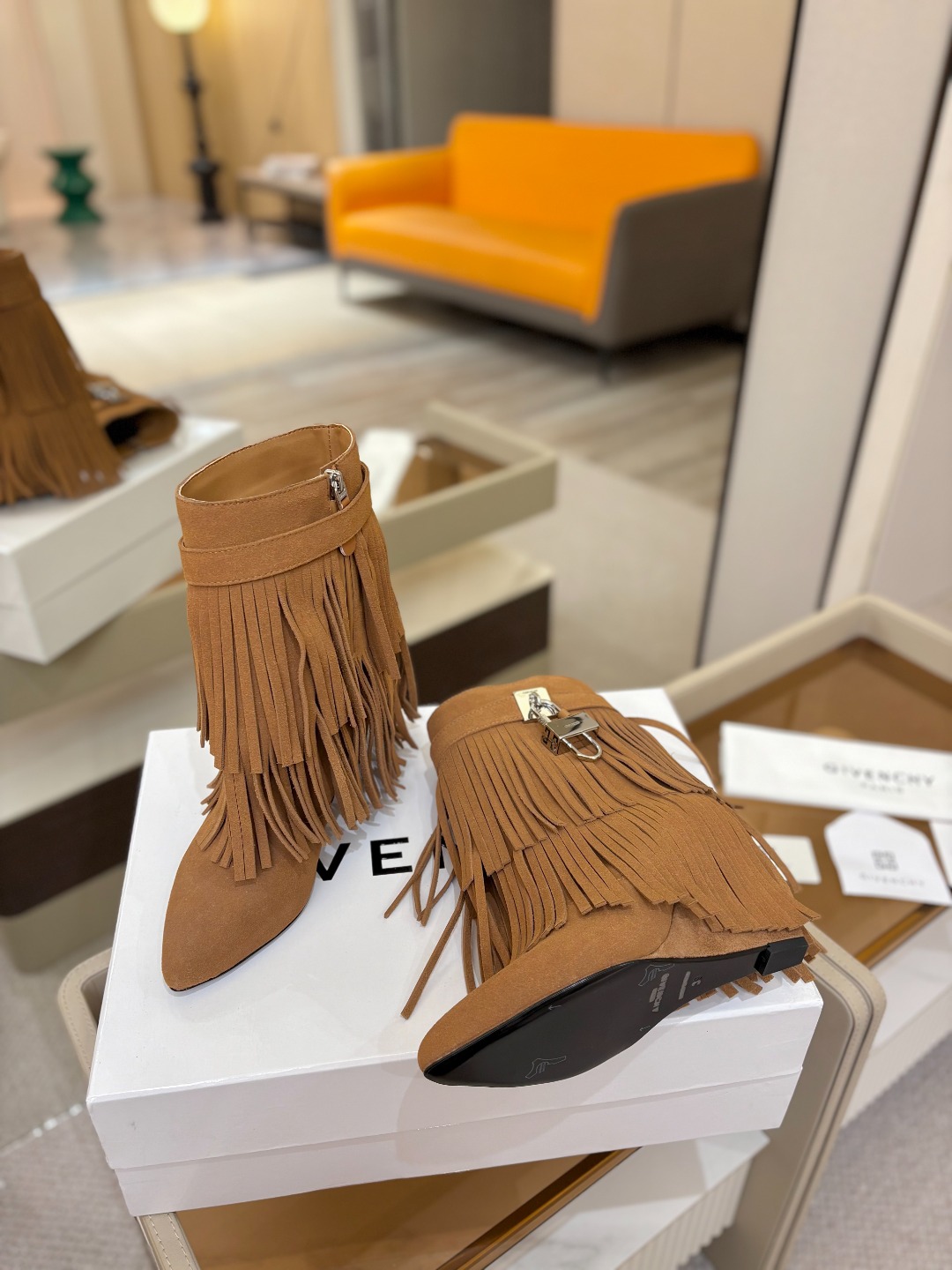 专柜正品级定制版本GIVENCHY纪梵希 Shark Lock 系列 挂锁 短靴流苏新款，市面最高版本👍