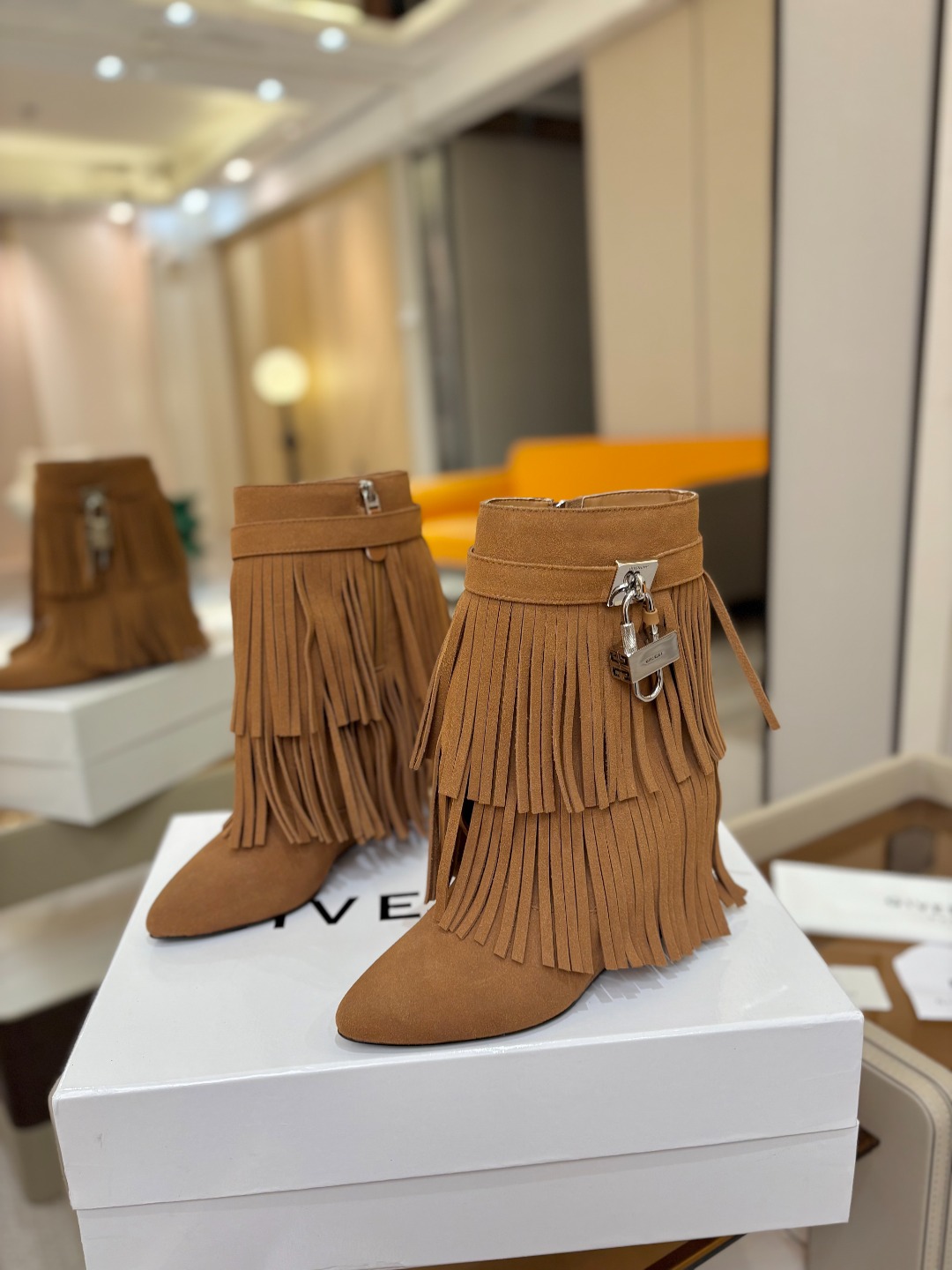 专柜正品级定制版本GIVENCHY纪梵希 Shark Lock 系列 挂锁 短靴流苏新款，市面最高版本👍