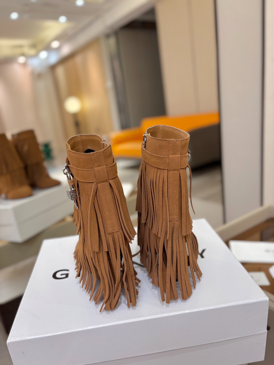 专柜正品级定制版本GIVENCHY纪梵希 Shark Lock 系列 挂锁 短靴流苏新款，市面最高版本👍