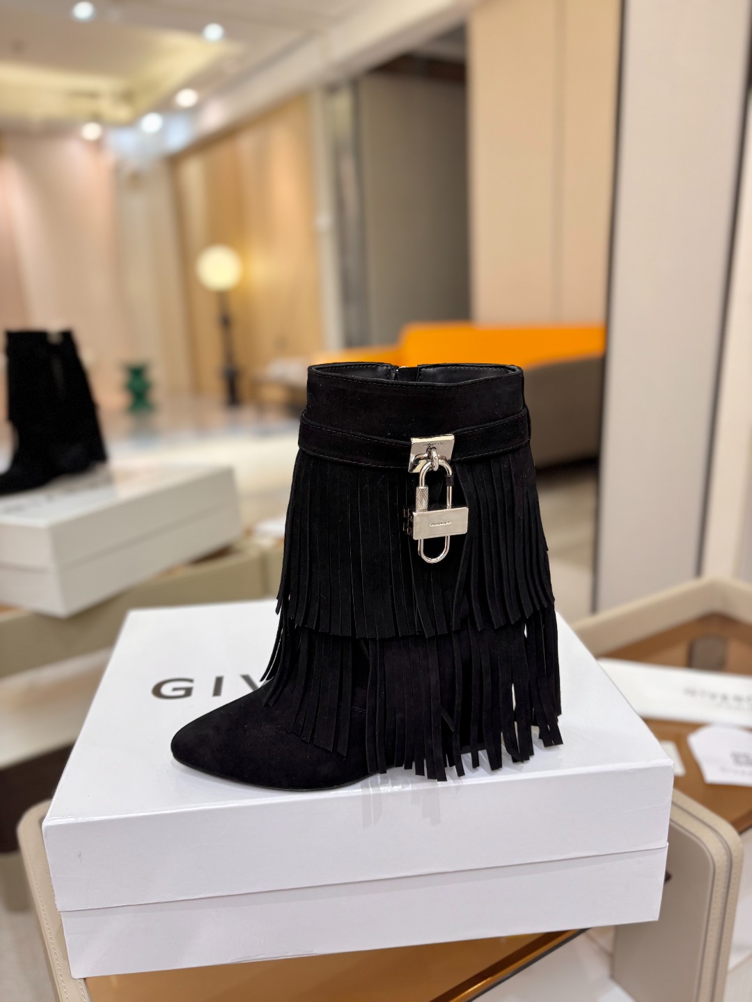 专柜正品级定制版本GIVENCHY纪梵希 Shark Lock 系列 挂锁 短靴流苏新款，市面最高版本👍