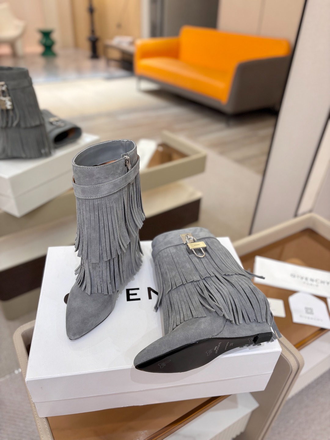 专柜正品级定制版本GIVENCHY纪梵希 Shark Lock 系列 挂锁 短靴流苏新款，市面最高版本👍