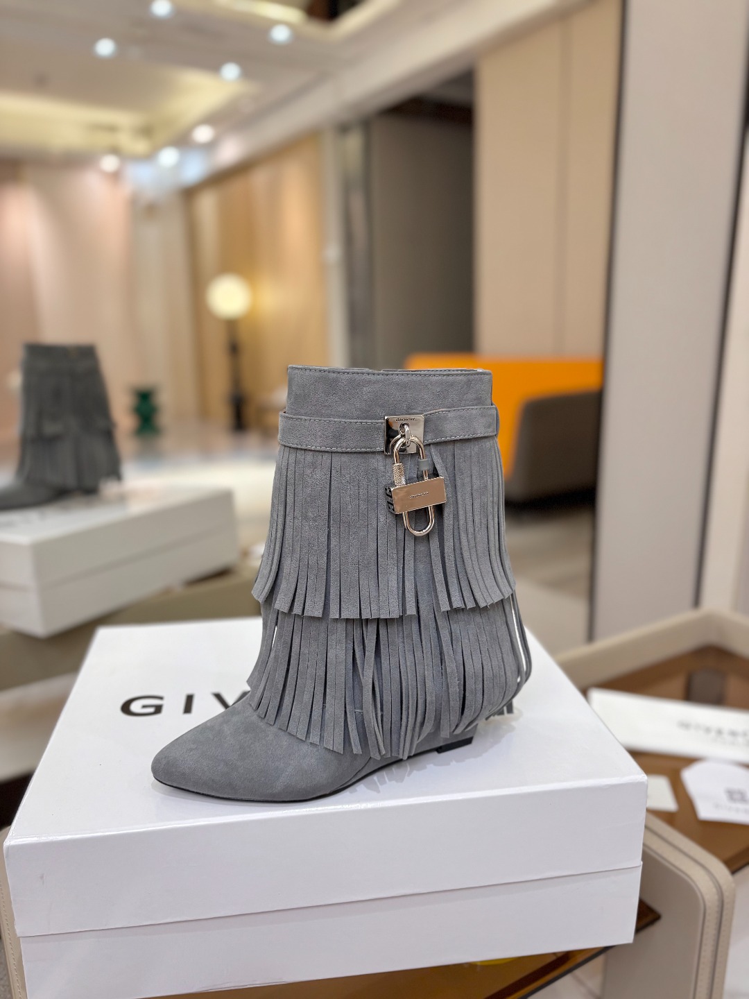 专柜正品级定制版本GIVENCHY纪梵希 Shark Lock 系列 挂锁 短靴流苏新款，市面最高版本👍