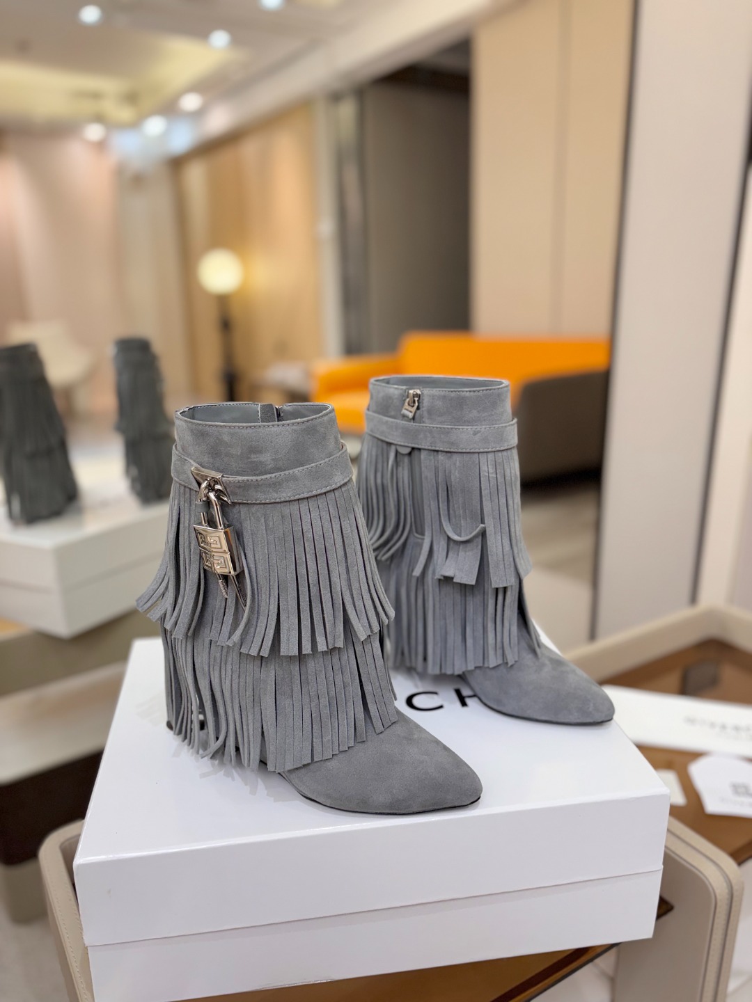 专柜正品级定制版本GIVENCHY纪梵希 Shark Lock 系列 挂锁 短靴流苏新款，市面最高版本👍