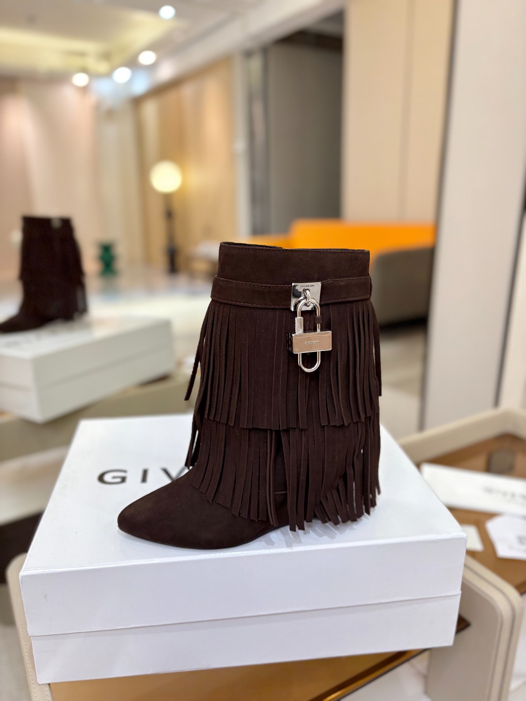 专柜正品级定制版本GIVENCHY纪梵希 Shark Lock 系列 挂锁 短靴流苏新款，市面最高版本👍