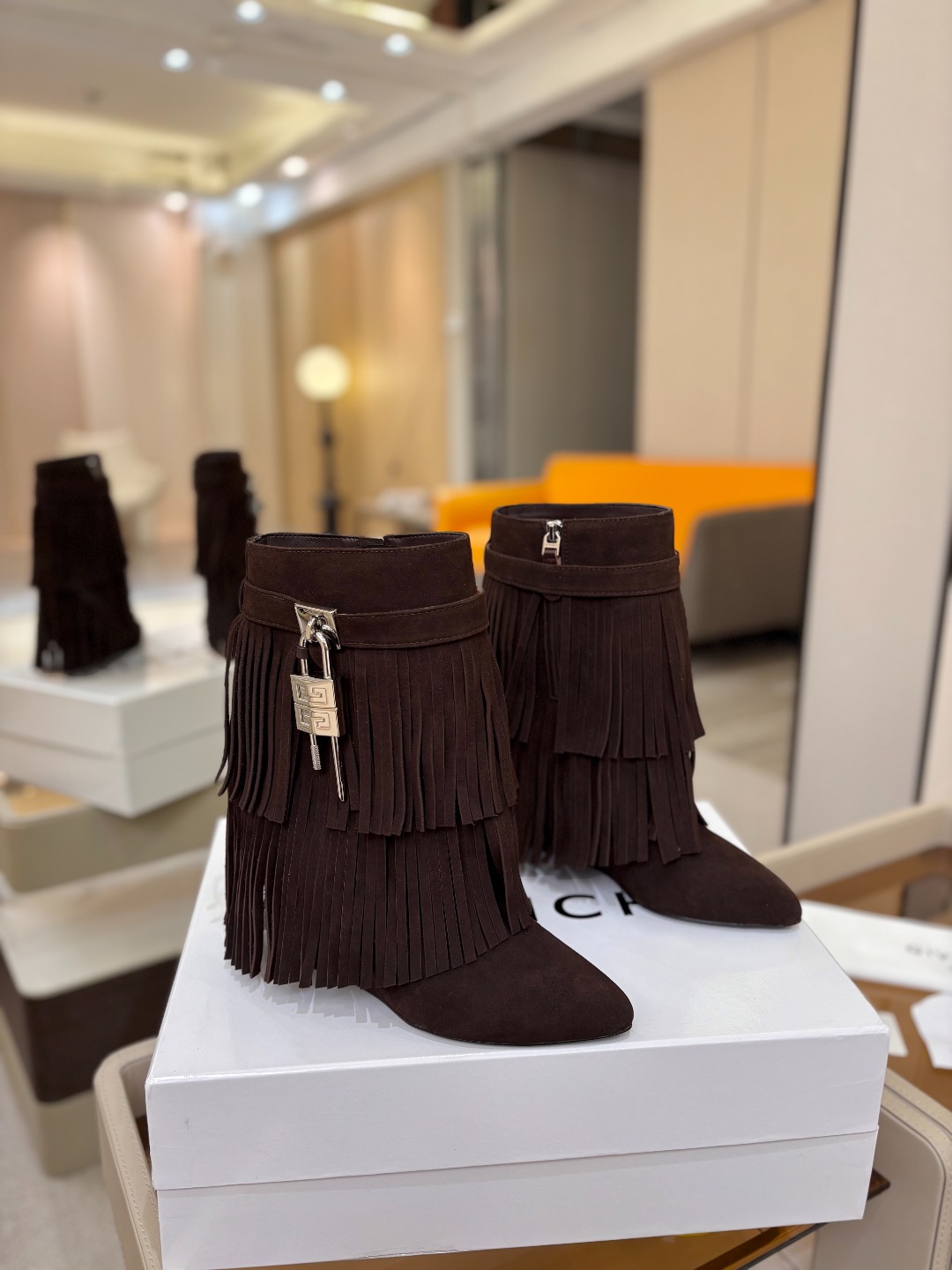 专柜正品级定制版本GIVENCHY纪梵希 Shark Lock 系列 挂锁 短靴流苏新款，市面最高版本👍