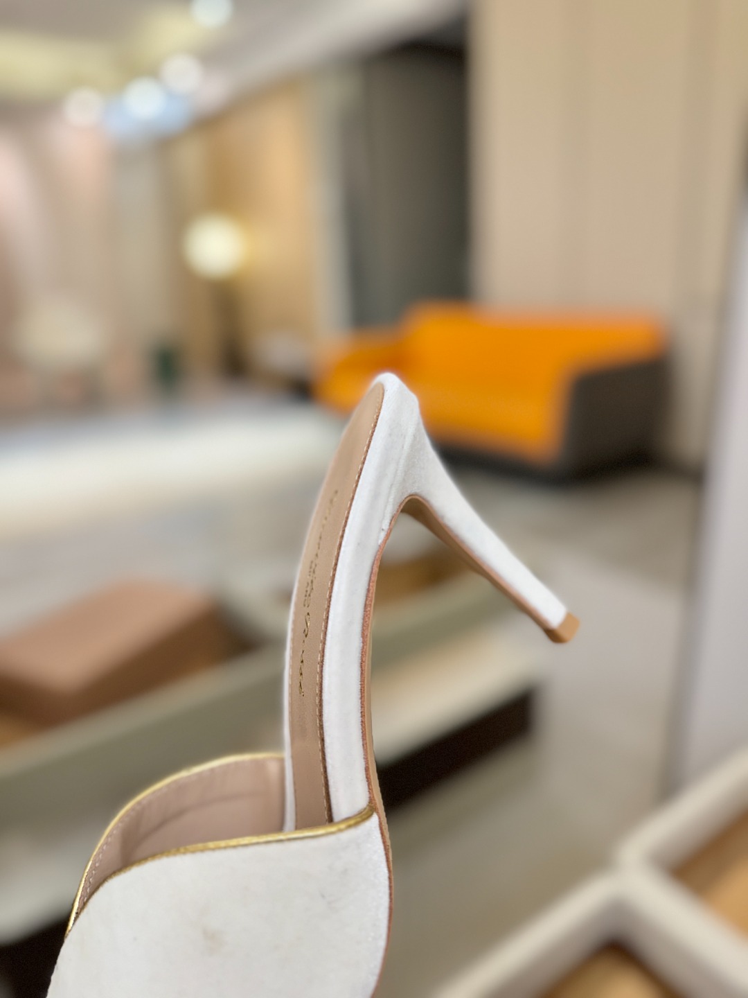 Gianvito rossi顶级版本！代购品质！高跟丝绒拖鞋是一种兼具时尚与舒适的鞋履，高档丝绒为搭配中