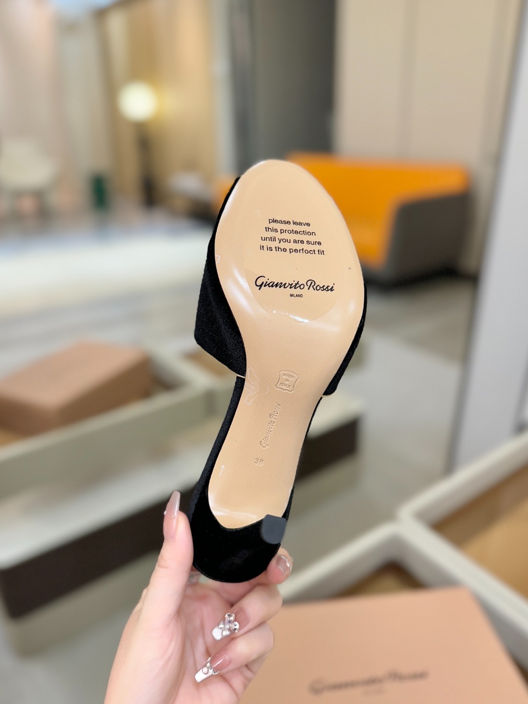 Gianvito rossi顶级版本！代购品质！高跟丝绒拖鞋是一种兼具时尚与舒适的鞋履，高档丝绒为搭配中