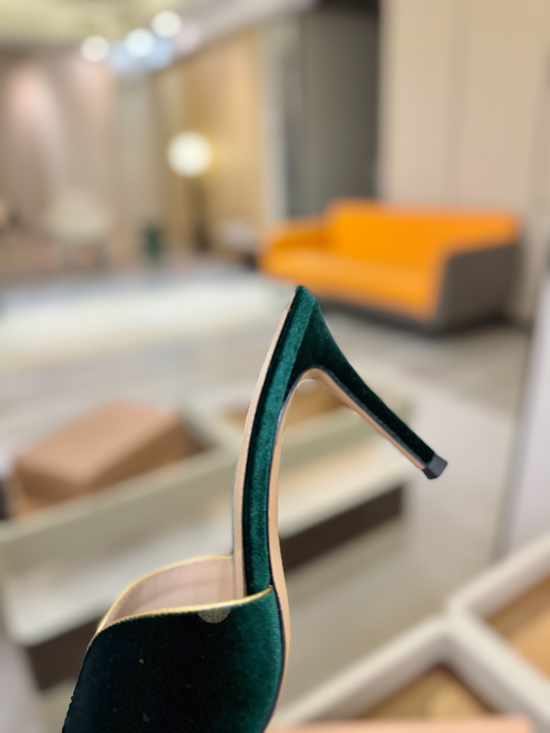 Gianvito rossi顶级版本！代购品质！高跟丝绒拖鞋是一种兼具时尚与舒适的鞋履，高档丝绒为搭配中