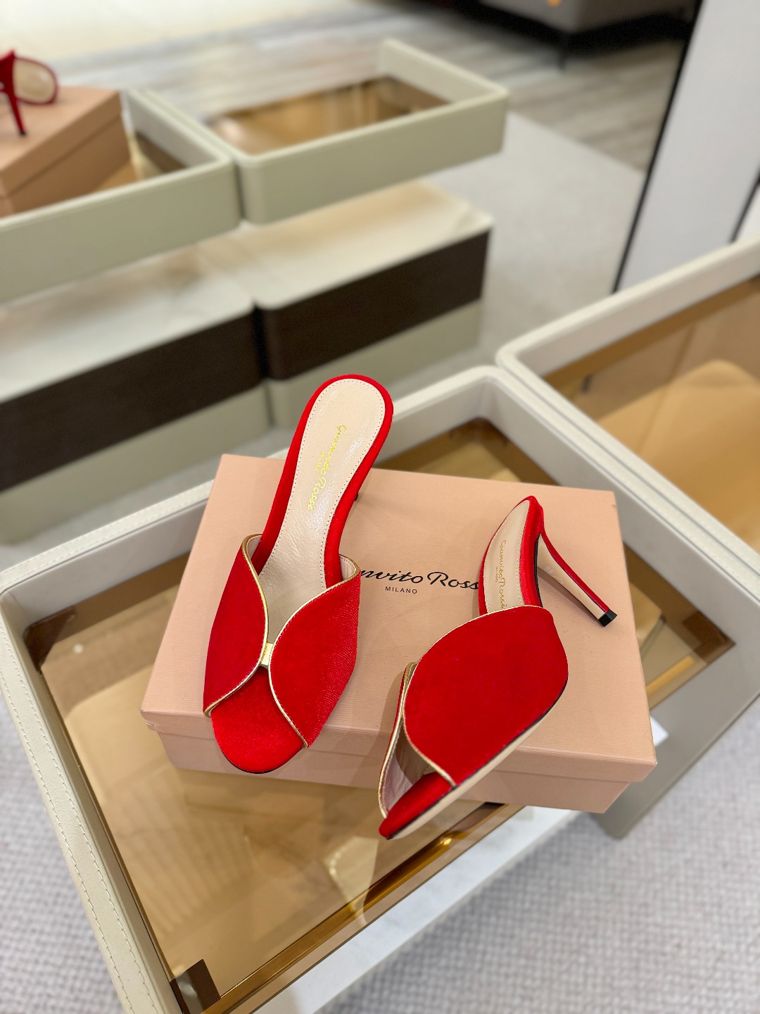 Gianvito rossi顶级版本！代购品质！高跟丝绒拖鞋是一种兼具时尚与舒适的鞋履，高档丝绒为搭配中