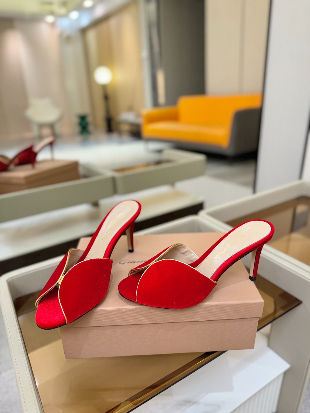 Gianvito rossi顶级版本！代购品质！高跟丝绒拖鞋是一种兼具时尚与舒适的鞋履，高档丝绒为搭配中