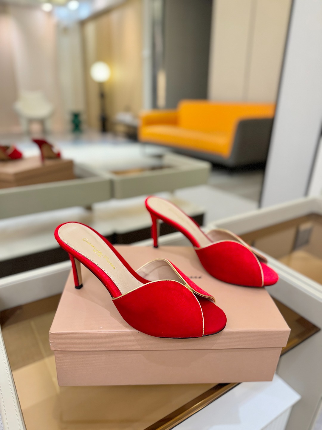 Gianvito rossi顶级版本！代购品质！高跟丝绒拖鞋是一种兼具时尚与舒适的鞋履，高档丝绒为搭配中