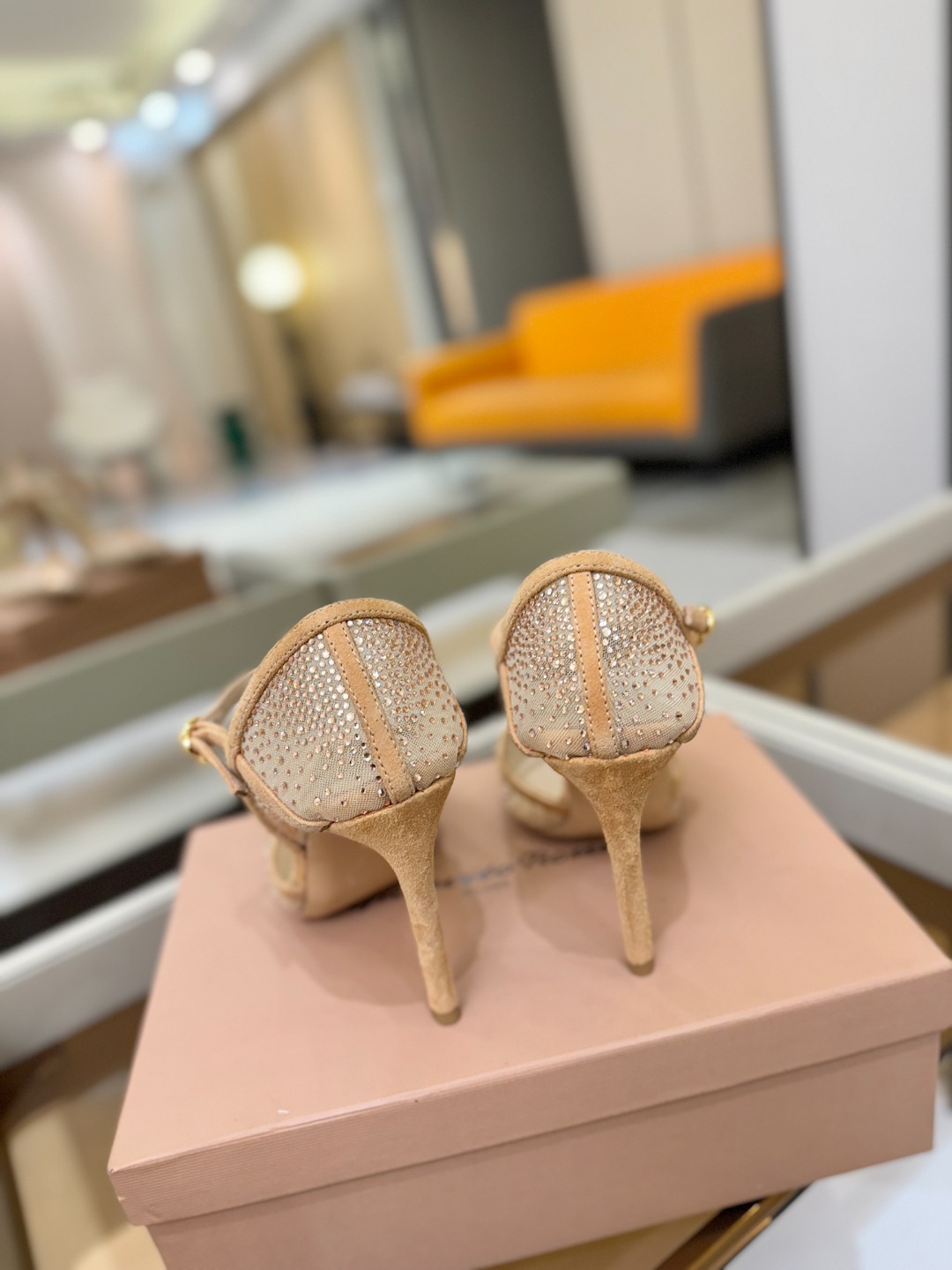 Gianvito rossi 👠顶级版本！代购品质！高跟烫钻凉鞋是一种兼具时尚与舒适的鞋履，高档烫钻为搭