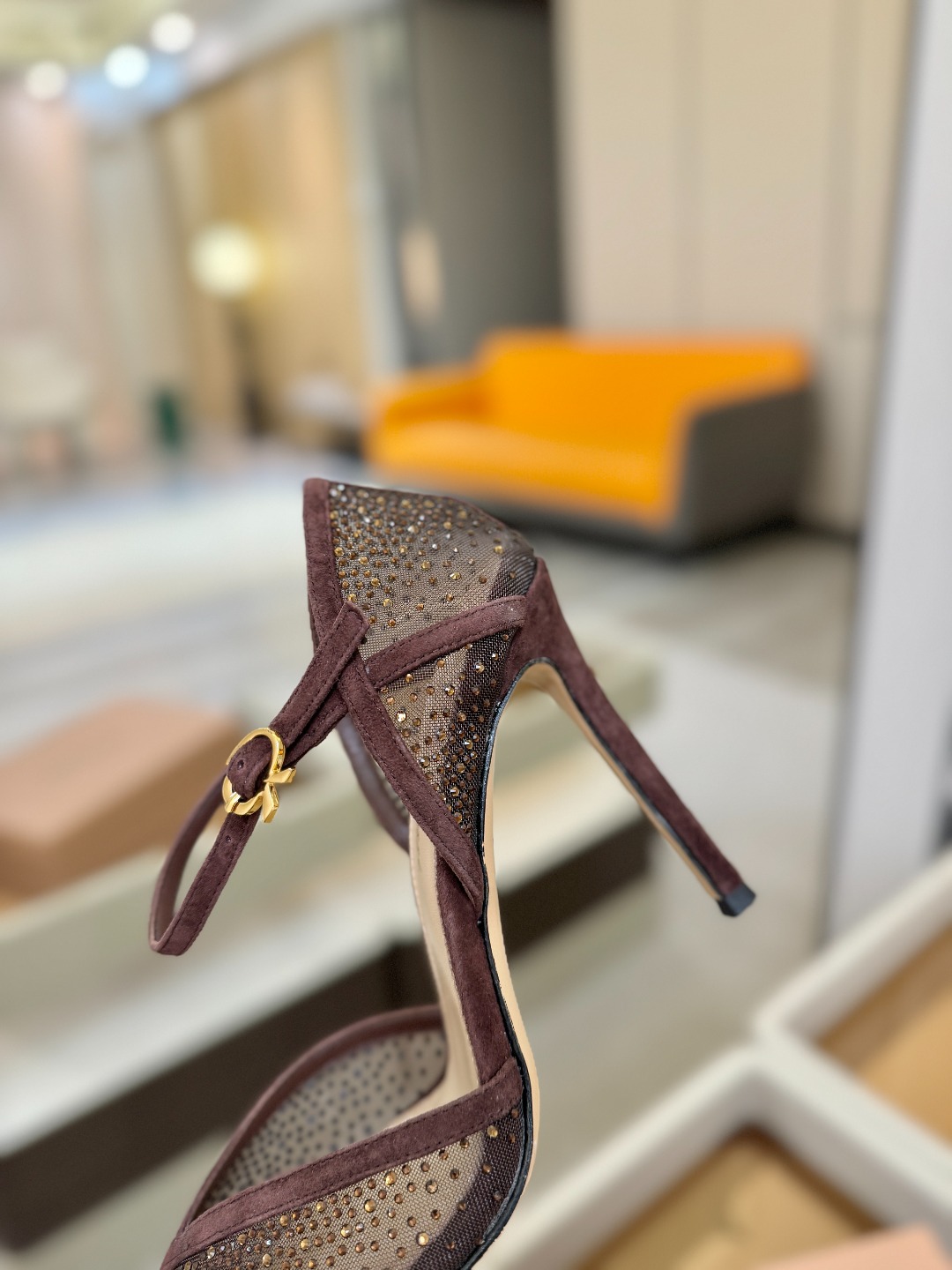 Gianvito rossi 👠顶级版本！代购品质！高跟烫钻凉鞋是一种兼具时尚与舒适的鞋履，高档烫钻为搭