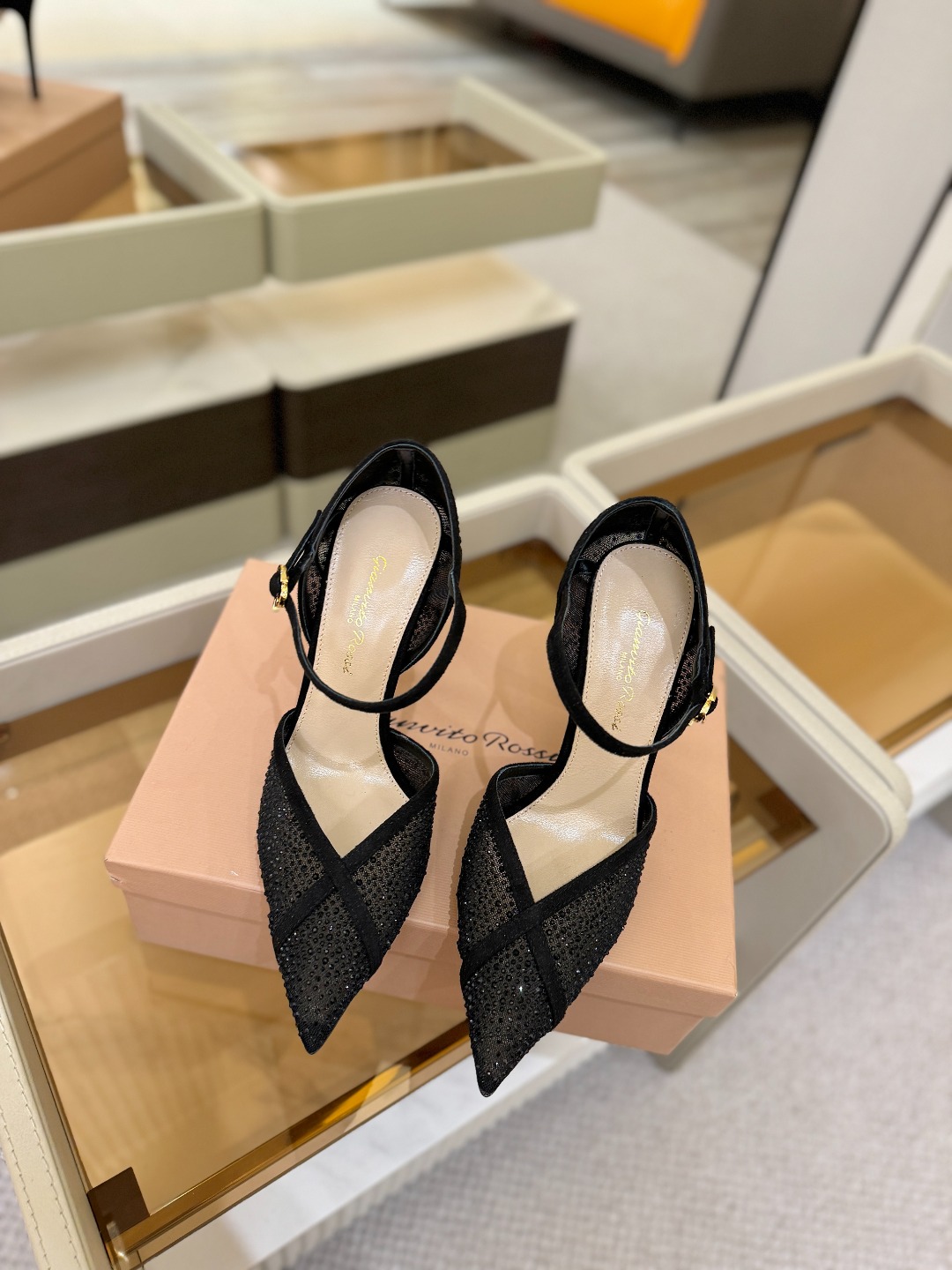 Gianvito rossi 👠顶级版本！代购品质！高跟烫钻凉鞋是一种兼具时尚与舒适的鞋履，高档烫钻为搭