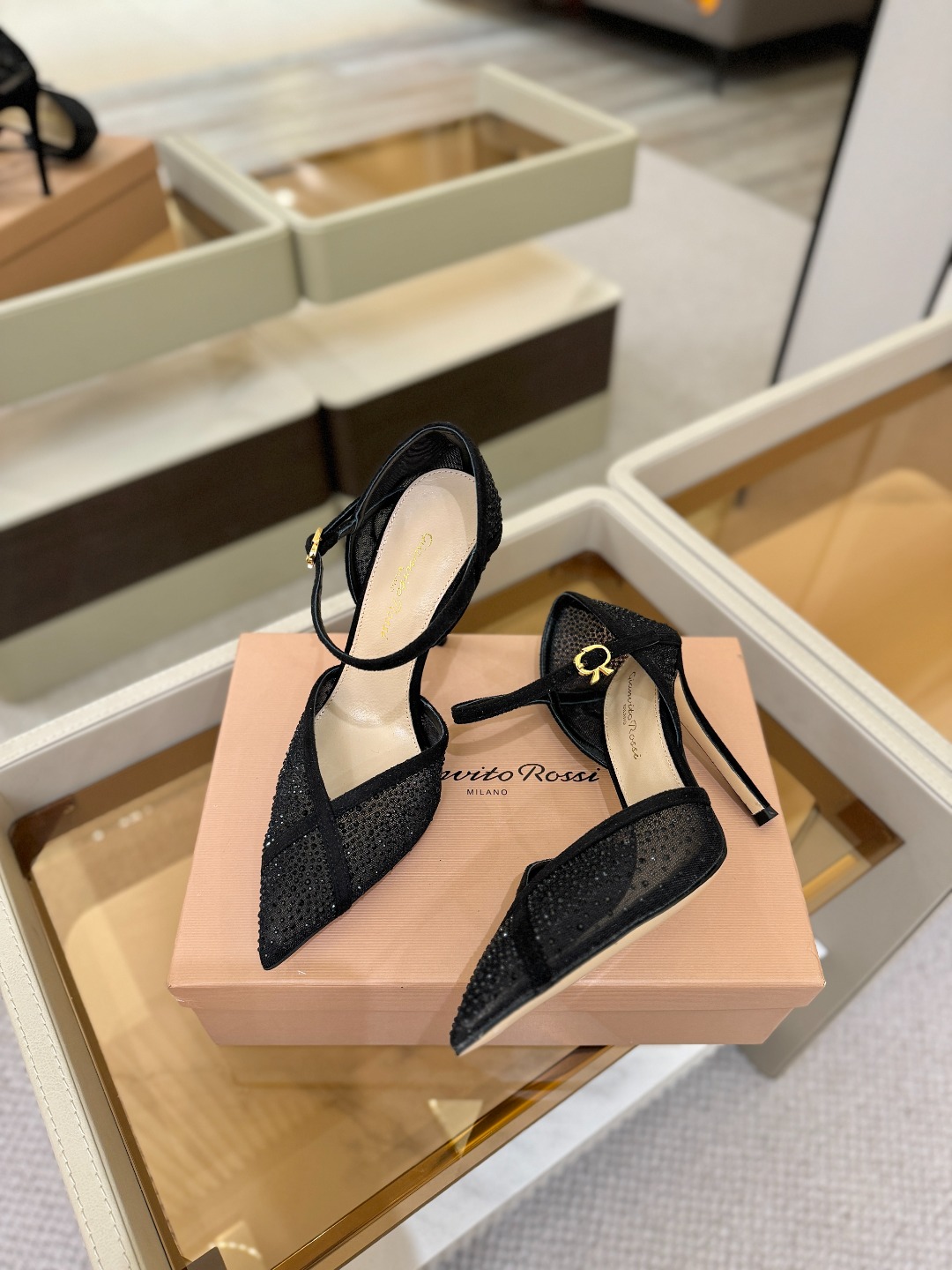 Gianvito rossi 👠顶级版本！代购品质！高跟烫钻凉鞋是一种兼具时尚与舒适的鞋履，高档烫钻为搭