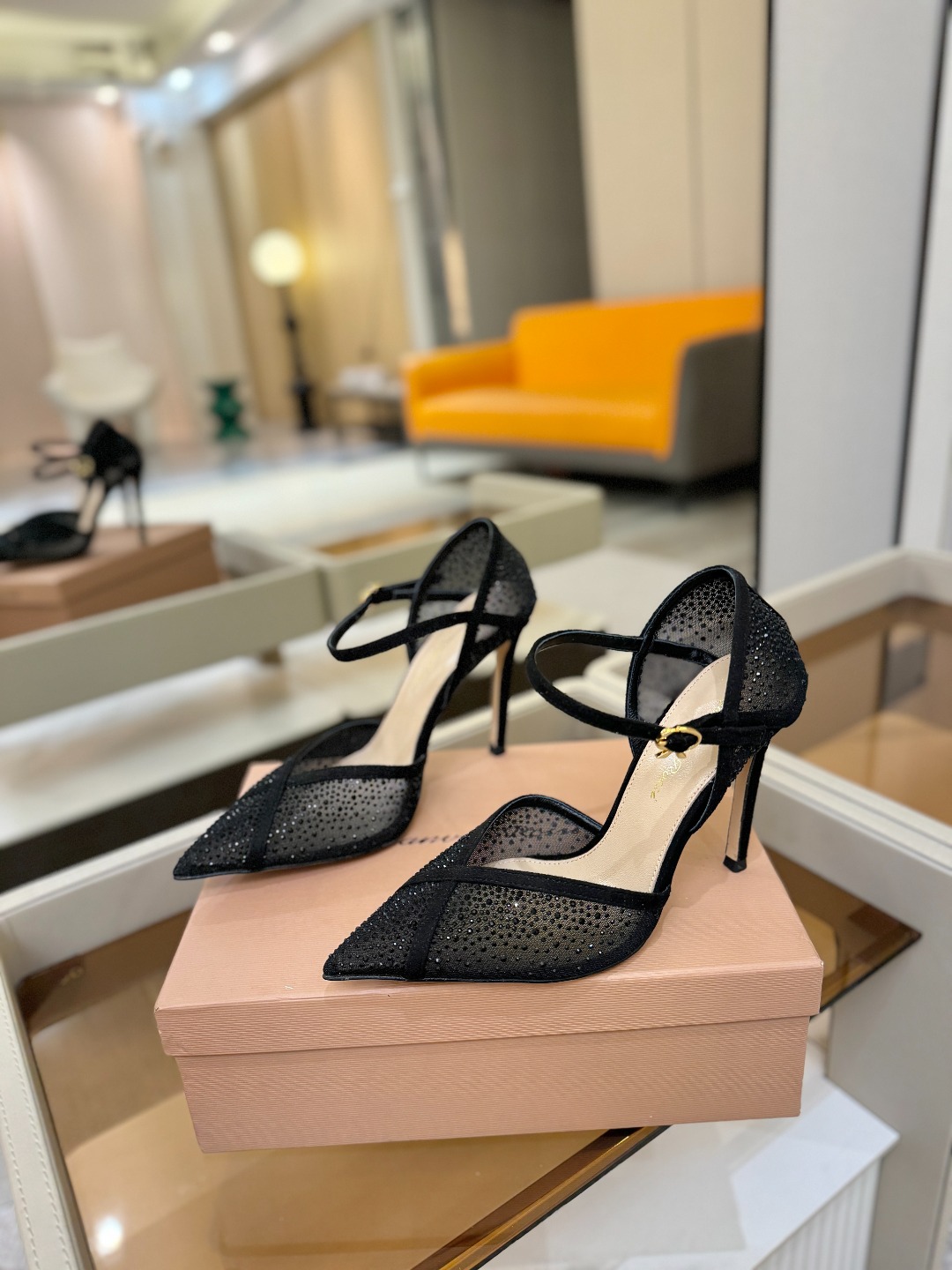 Gianvito rossi 👠顶级版本！代购品质！高跟烫钻凉鞋是一种兼具时尚与舒适的鞋履，高档烫钻为搭
