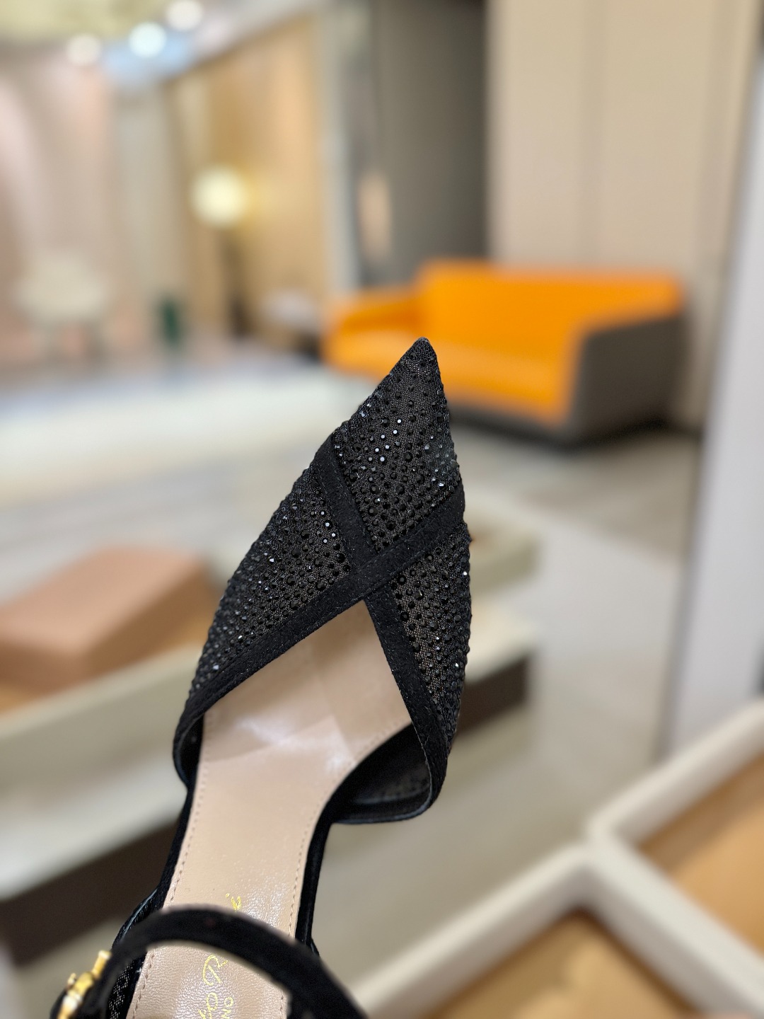 Gianvito rossi 👠顶级版本！代购品质！高跟烫钻凉鞋是一种兼具时尚与舒适的鞋履，高档烫钻为搭