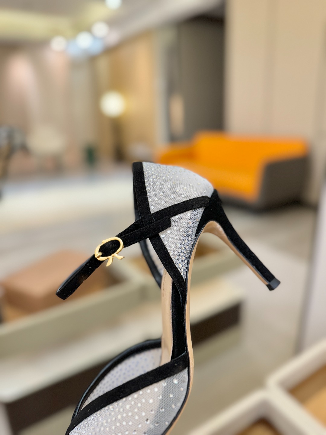 Gianvito rossi 👠顶级版本！代购品质！高跟烫钻凉鞋是一种兼具时尚与舒适的鞋履，高档烫钻为搭