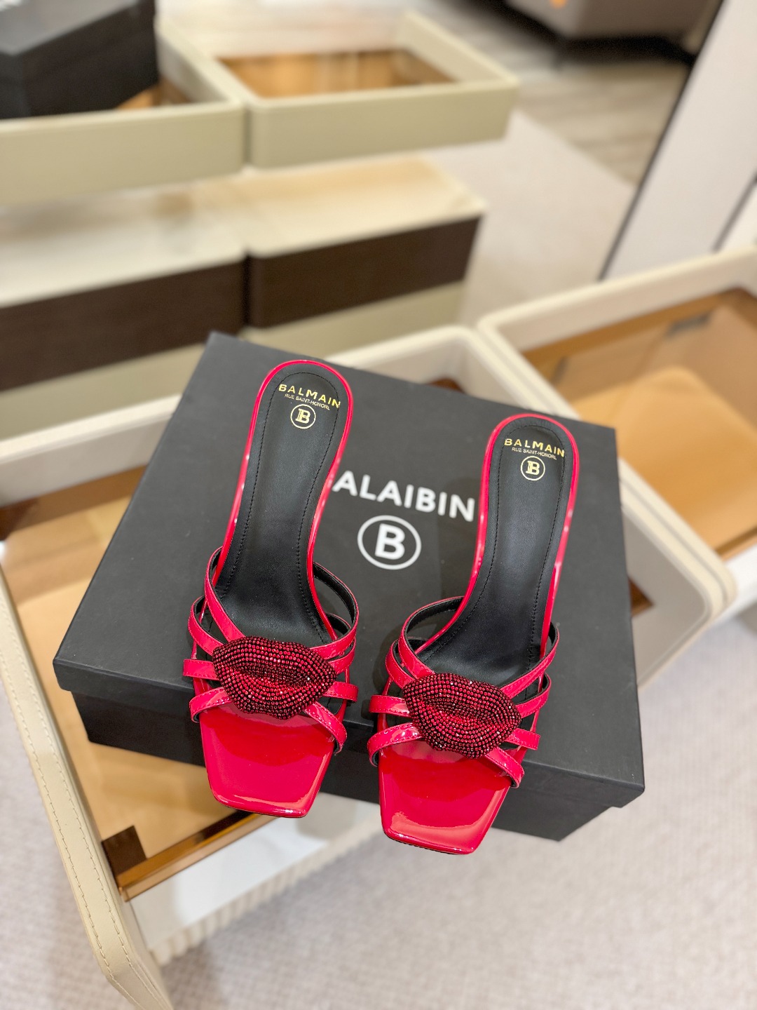 巴尔曼 走秀时装 👄嘴唇时髦高跟拖鞋𝘽𝙖𝙡𝙢𝙖𝙞𝙣巴尔曼 愈发別致出众 赶紧来一双巴尔曼小美鞋率性的𝘽𝙖