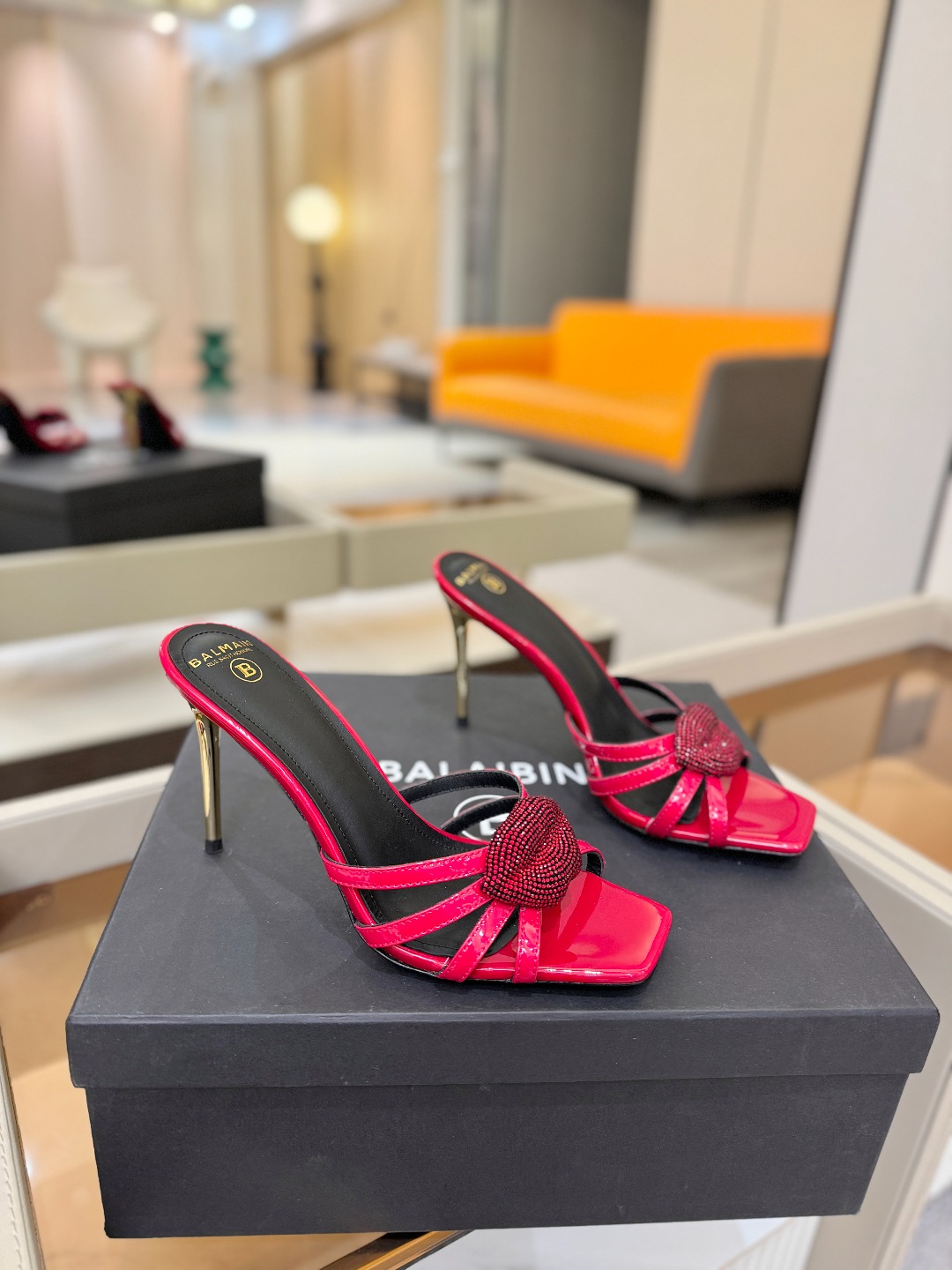 巴尔曼 走秀时装 👄嘴唇时髦高跟拖鞋𝘽𝙖𝙡𝙢𝙖𝙞𝙣巴尔曼 愈发別致出众 赶紧来一双巴尔曼小美鞋率性的𝘽𝙖