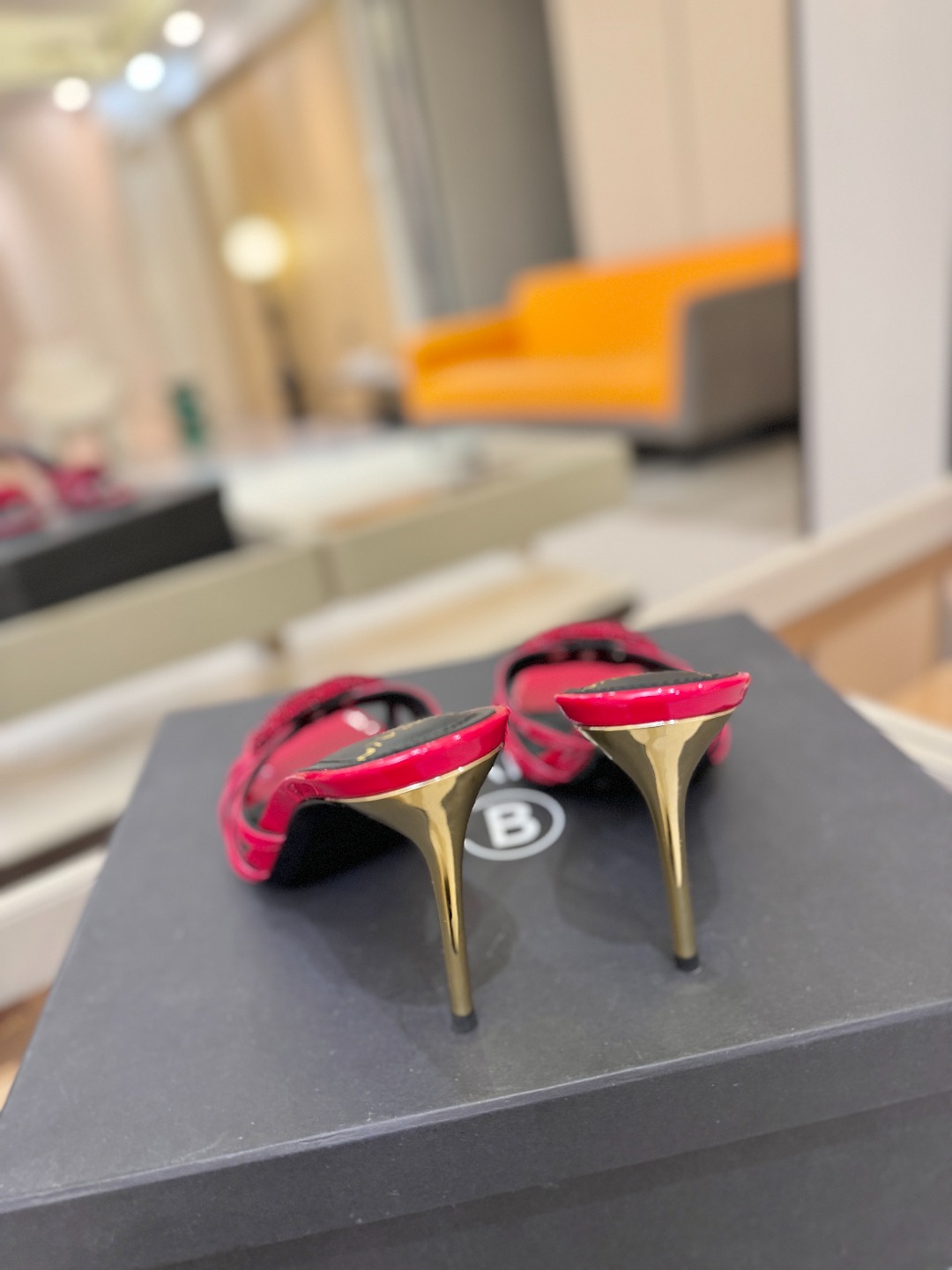 巴尔曼 走秀时装 👄嘴唇时髦高跟拖鞋𝘽𝙖𝙡𝙢𝙖𝙞𝙣巴尔曼 愈发別致出众 赶紧来一双巴尔曼小美鞋率性的𝘽𝙖